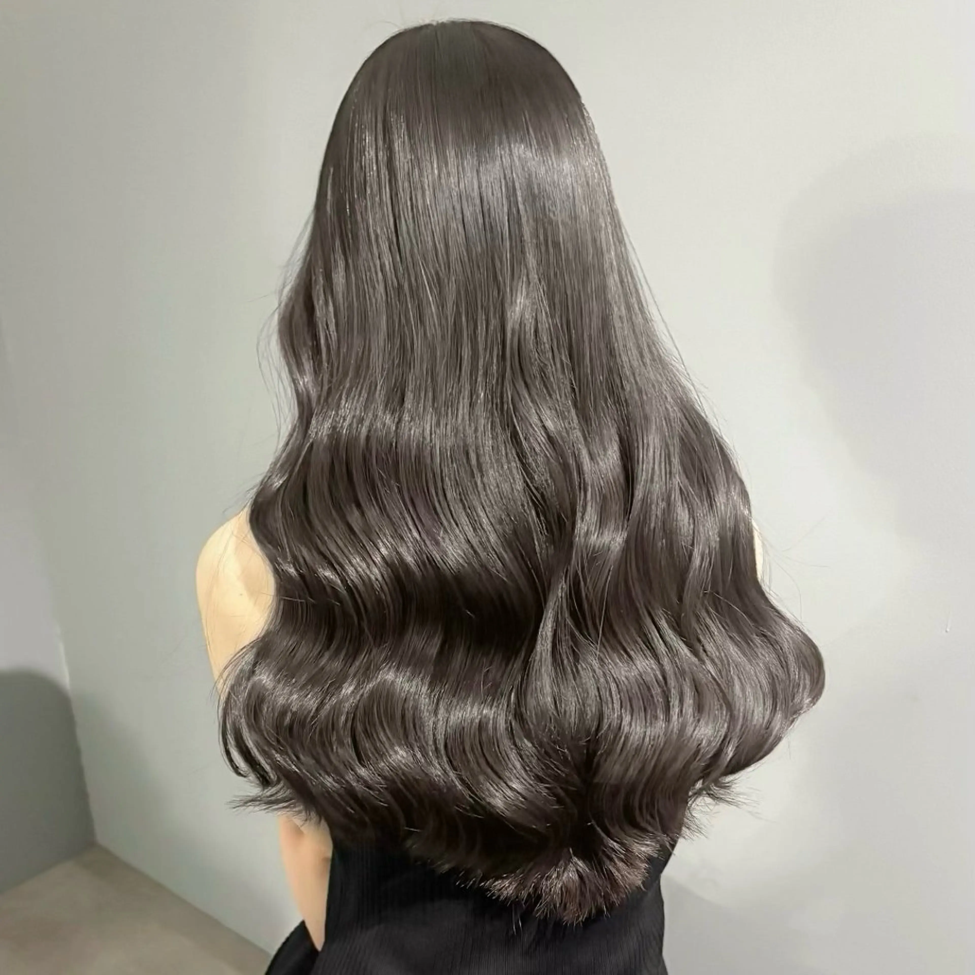 ロング ヘアカラー トリートメント シオン/艶髪/ グレージュカラーのヘアスタイル