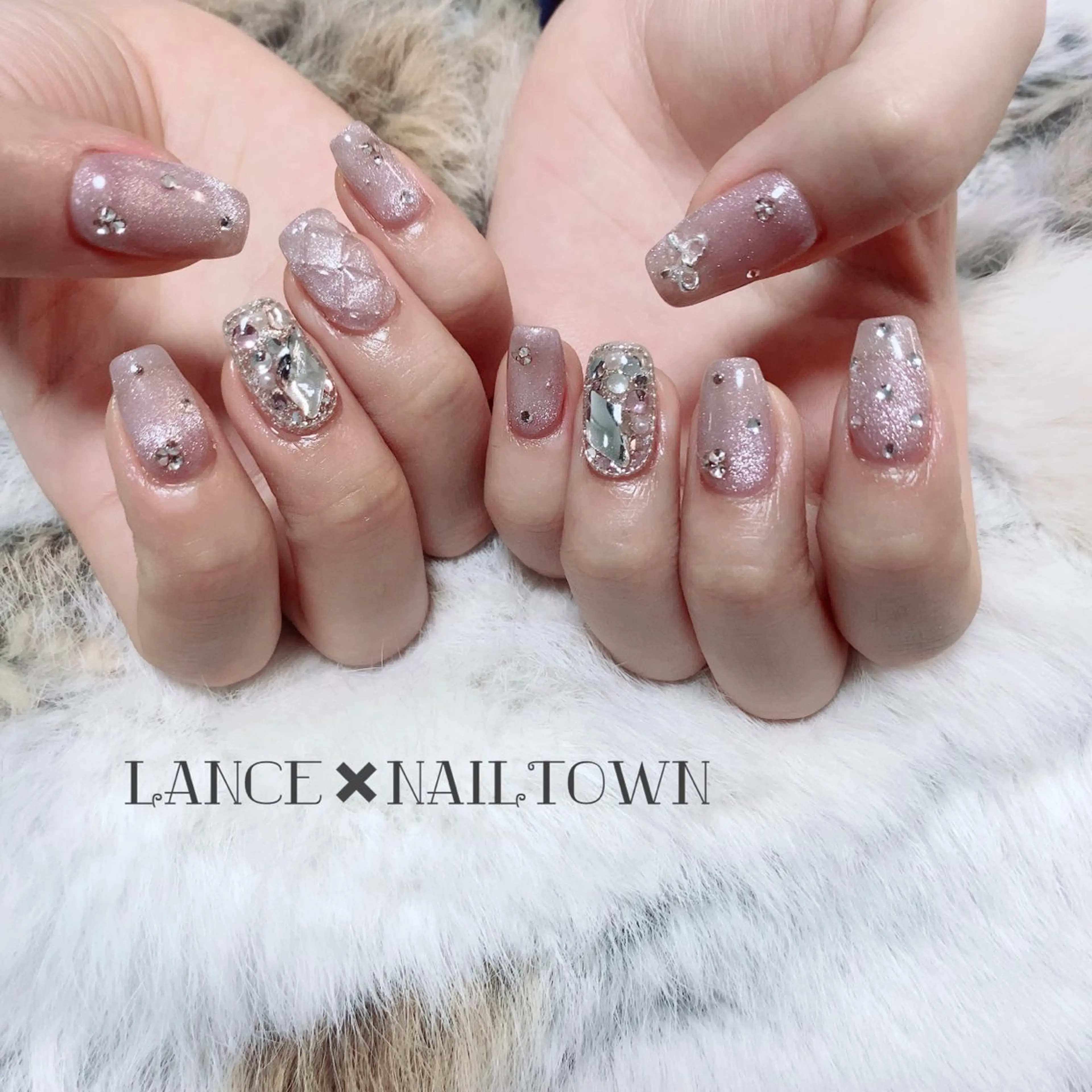 ネイル オーロラネイル フレンチネイル キラキラネイル 韓国ネイル ピンク ハンドネイル Lance nailのネイルデザイン