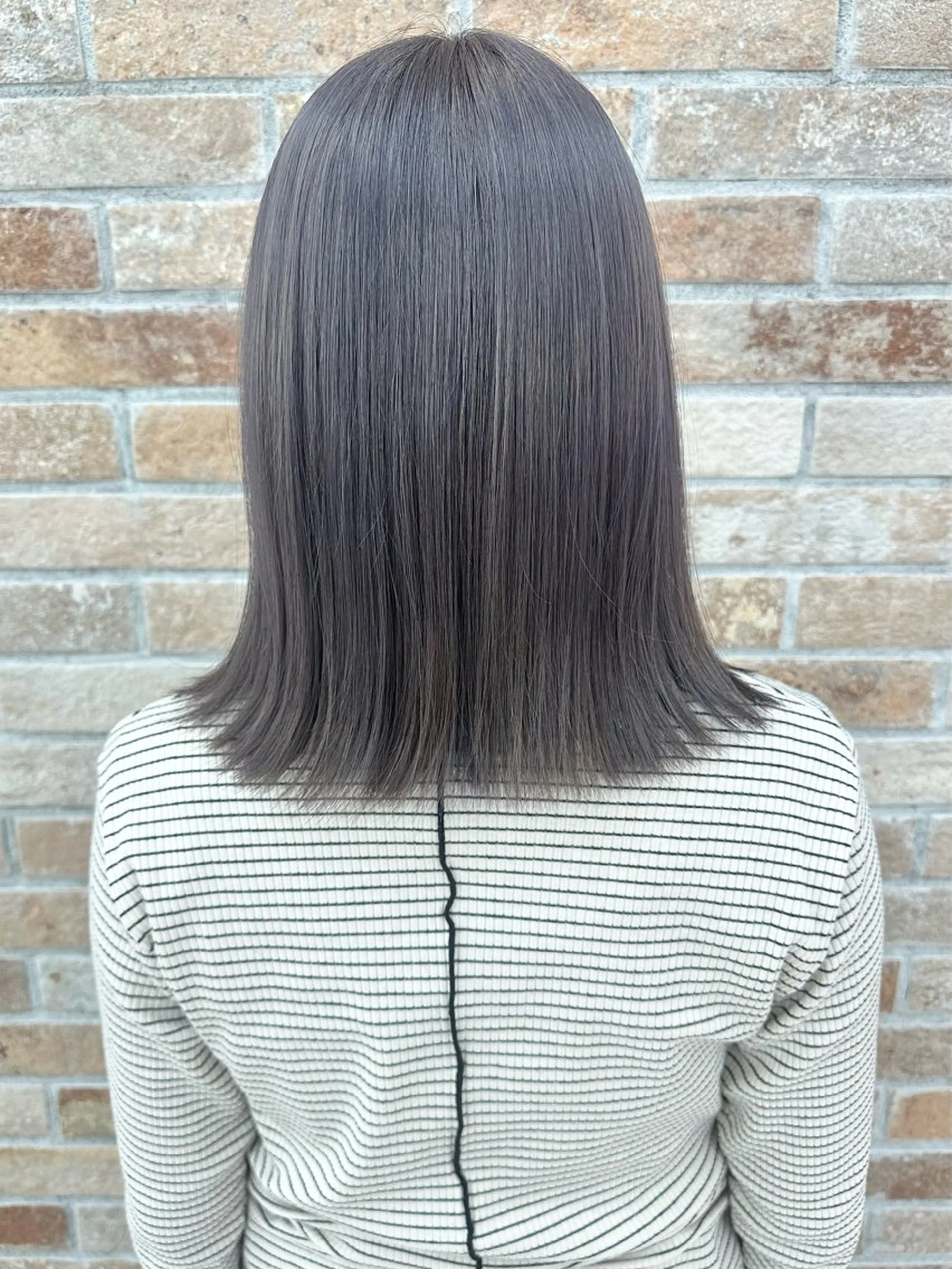 ミディアム カラー ベージュカラー ブリーチ グレージュ 齋藤 らいのヘアスタイル