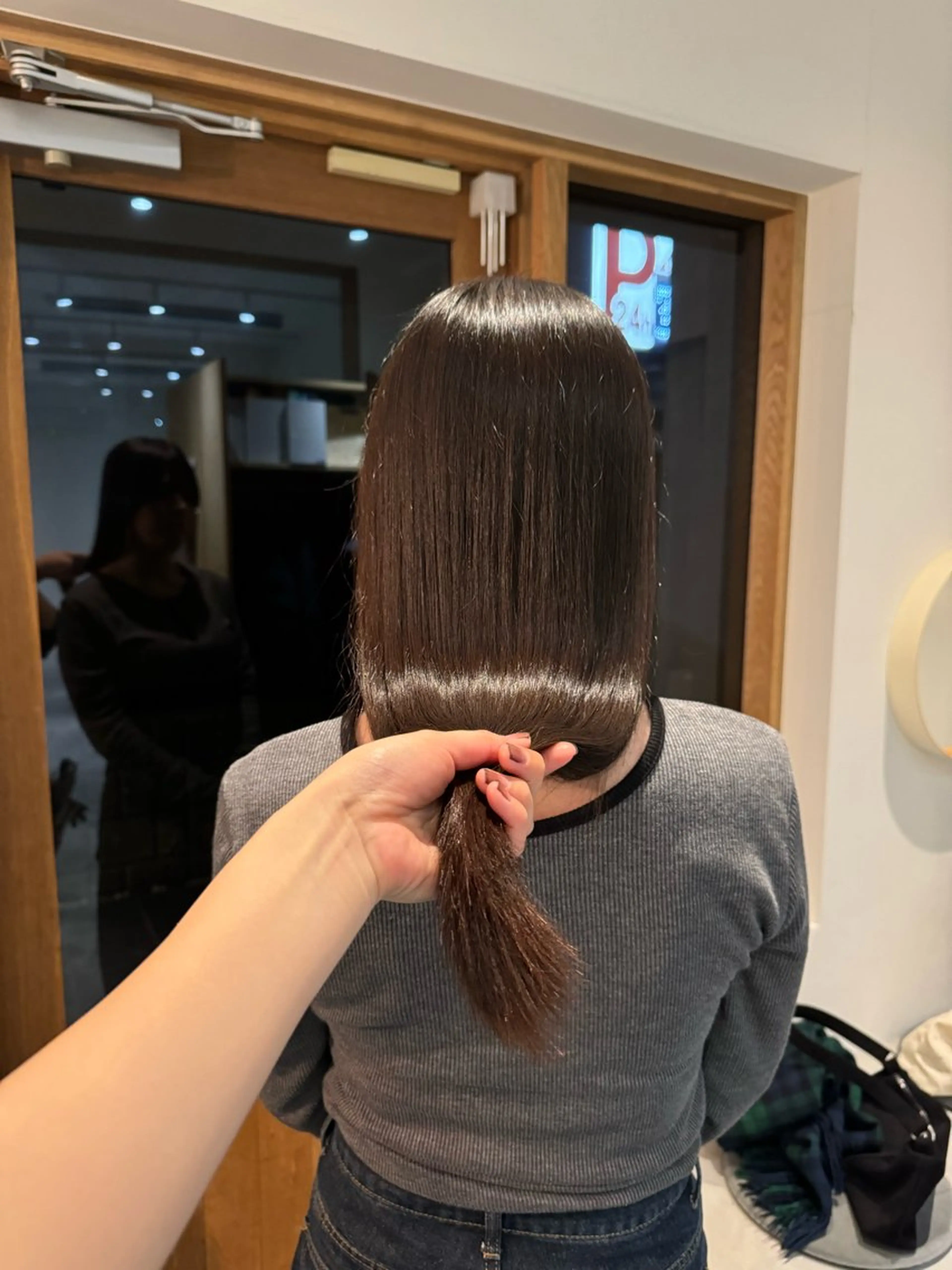 ロング 縮毛矯正 hina 🛋️ブリーチカラーのヘアスタイル