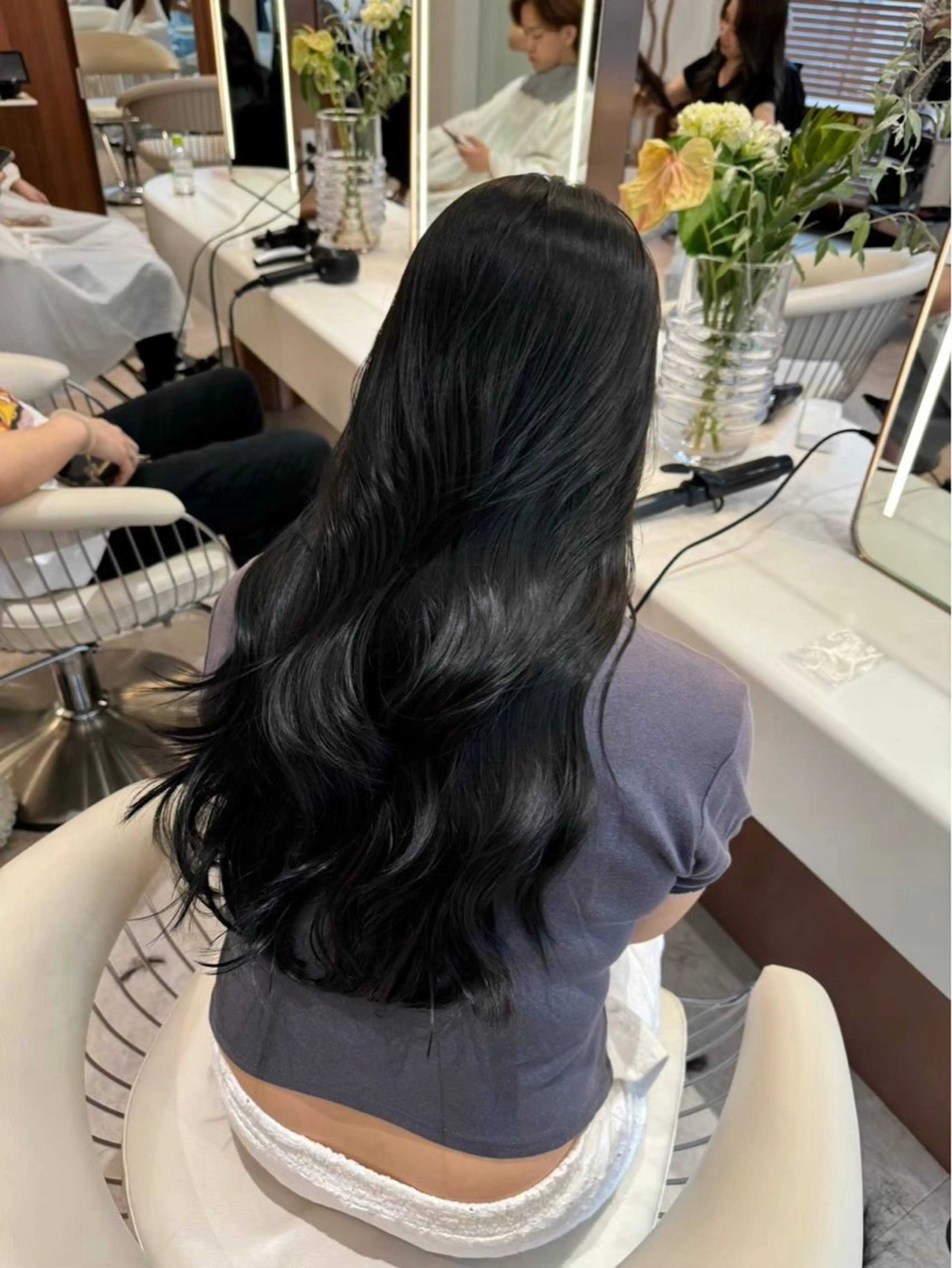 ロング カラー LAVEL AZUSAのヘアスタイル