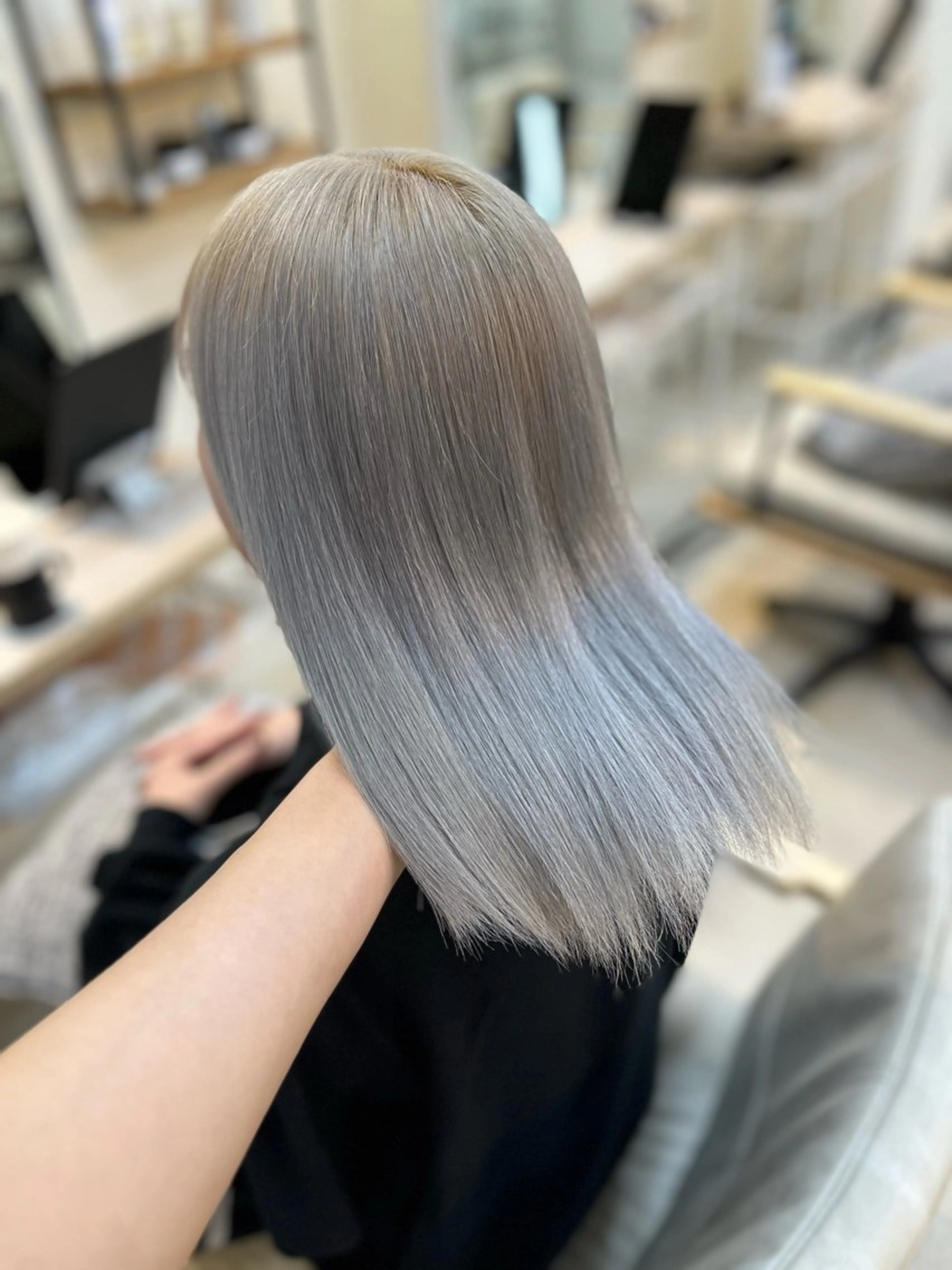 ミディアム カラー Lamp 柏 山口 か乃 ブリーチカラーのヘアスタイル