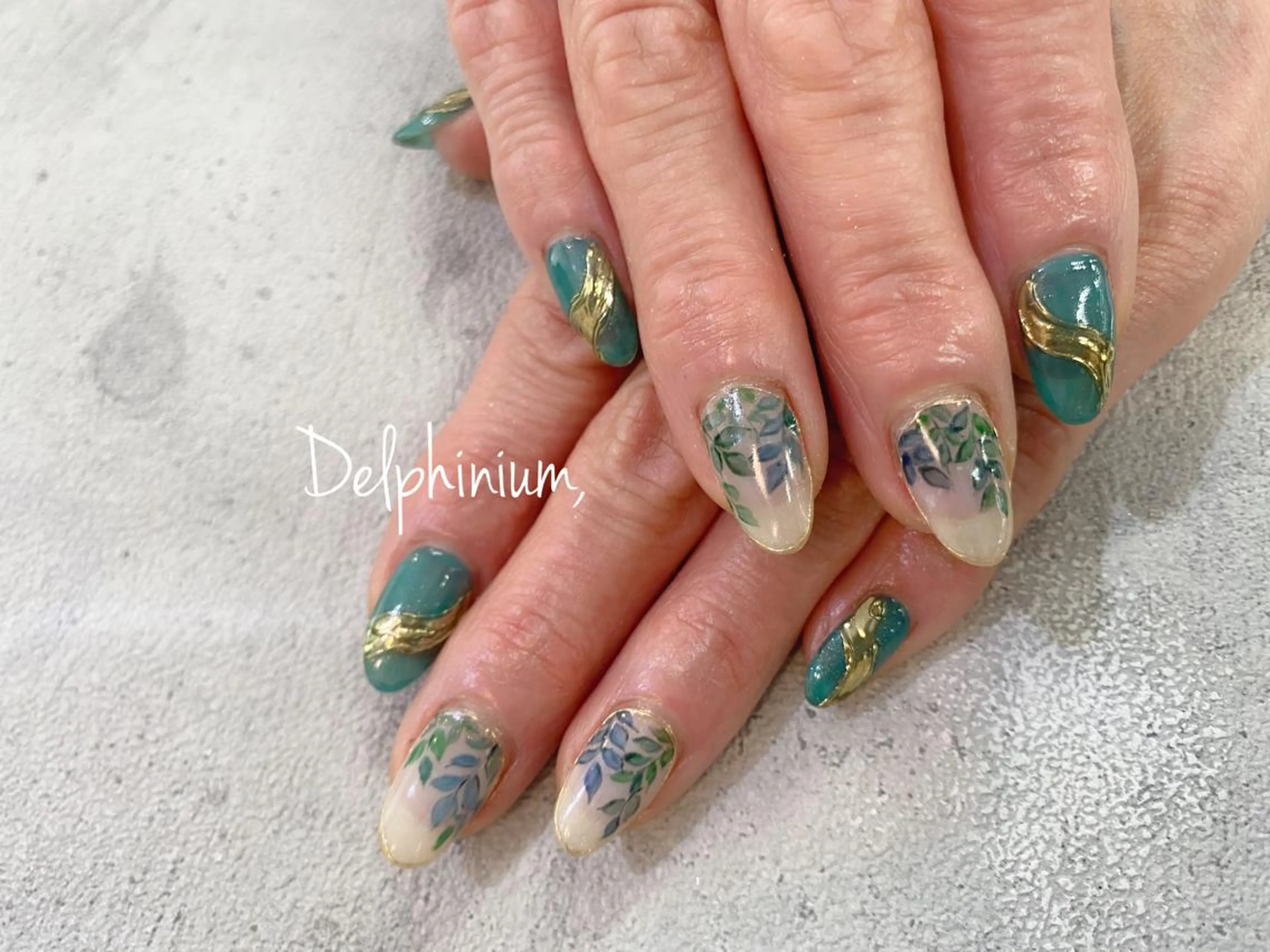 ネイル アートネイル グリーン おそろいネイル ハンドネイル 岡本 友恵のネイルデザイン