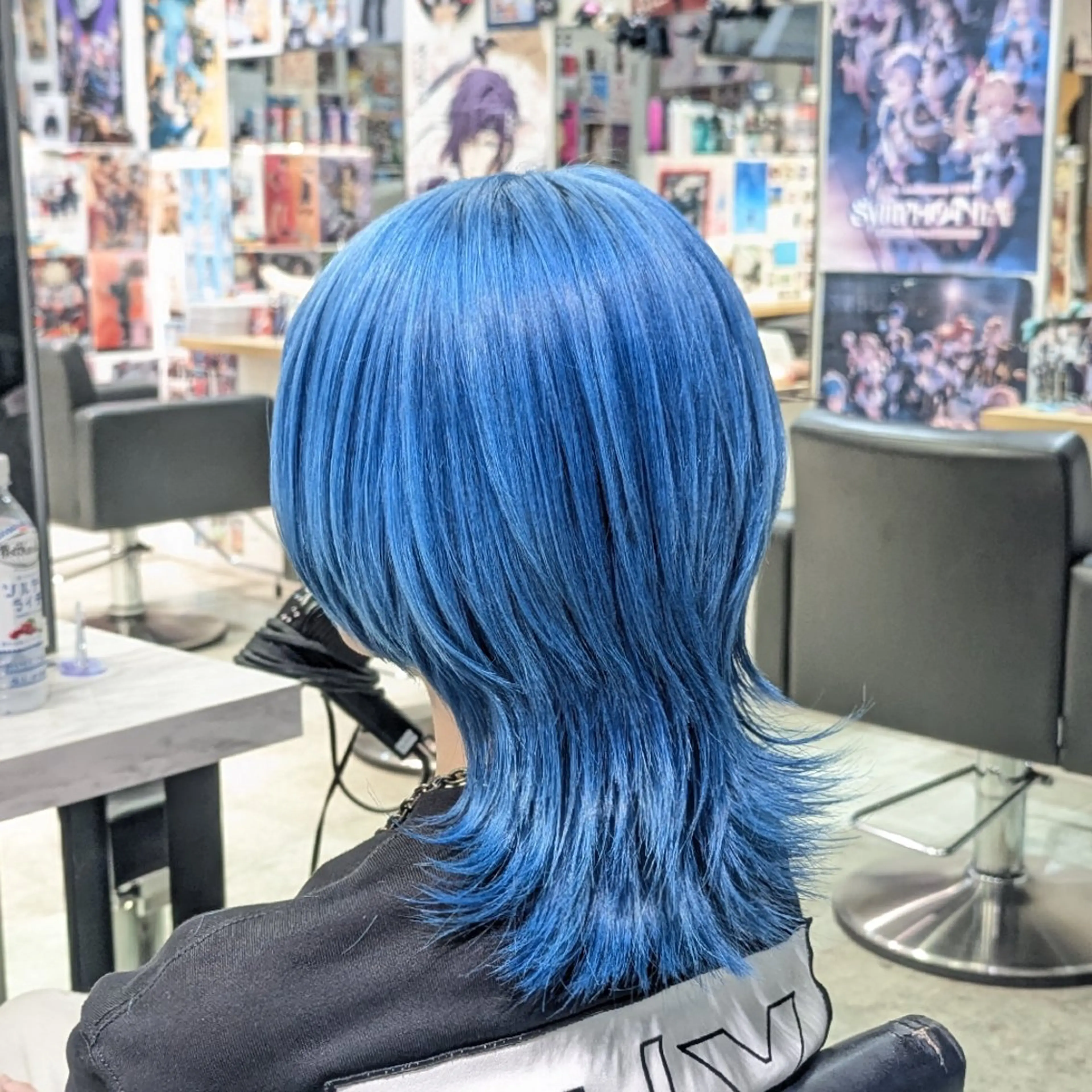 カラー ミディアム ブルーカラー ハイトーンカラー ハイレイヤー レイヤーカット ウルフカット ヘアカラー 推しカラー🦉にじさ んじカラー🌈🕒✨のヘアスタイル