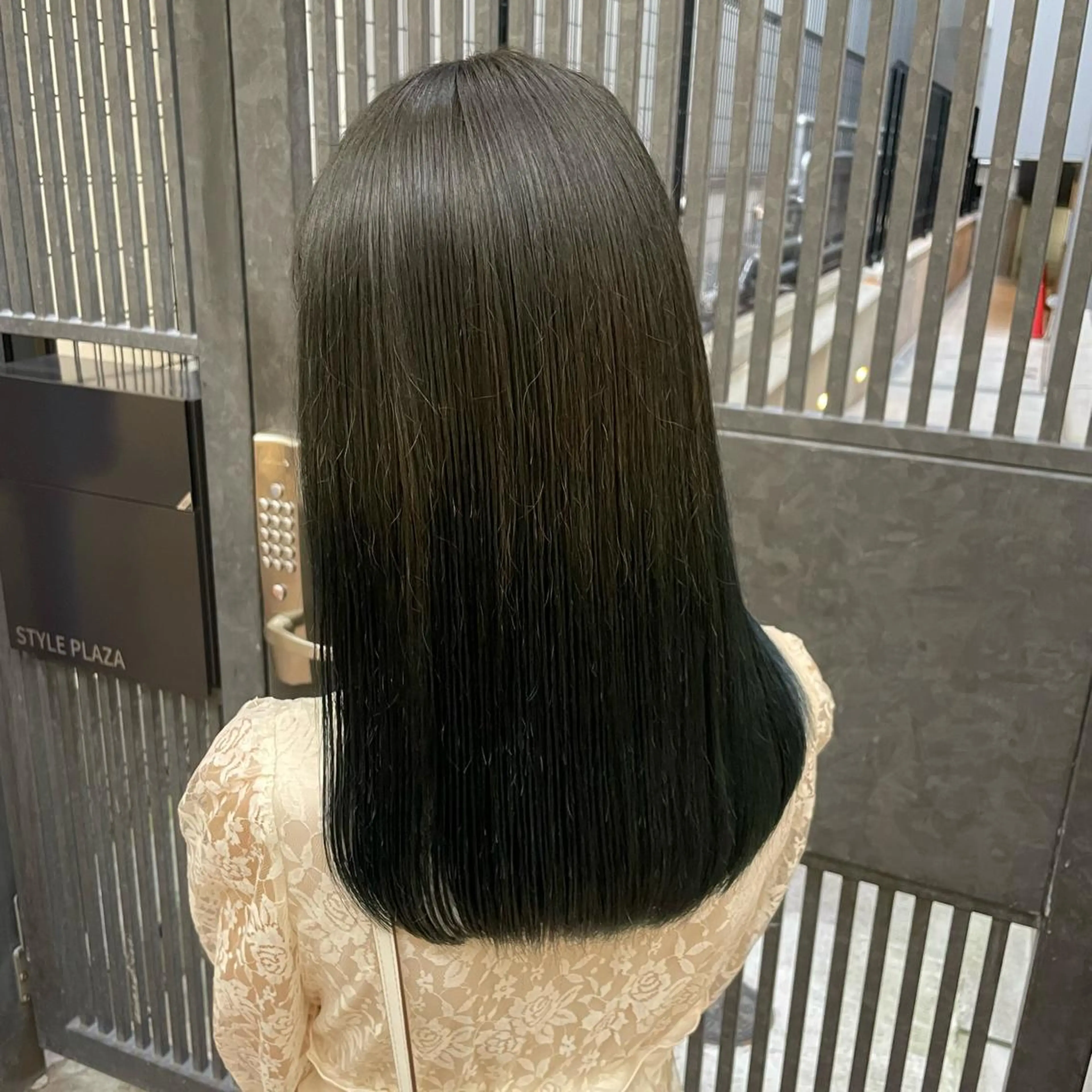 セミロング アッシュ アッシュグレー アッシュグレージュ ミストバング ボブ カット ヘアカラー トリートメント 大人可愛い/レイヤー /ブリーチ/溝口誠二のヘアスタイル