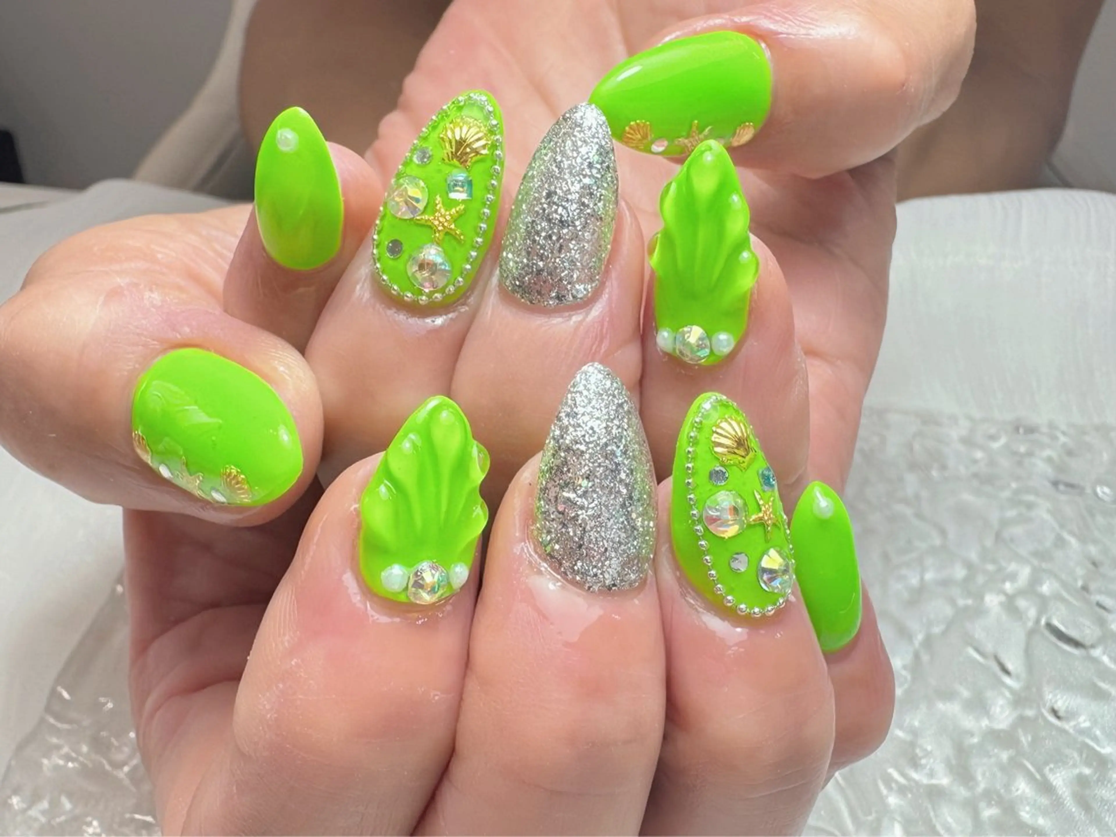 ネイル マジックミラー所属・マジック ミラーのネイルデザイン