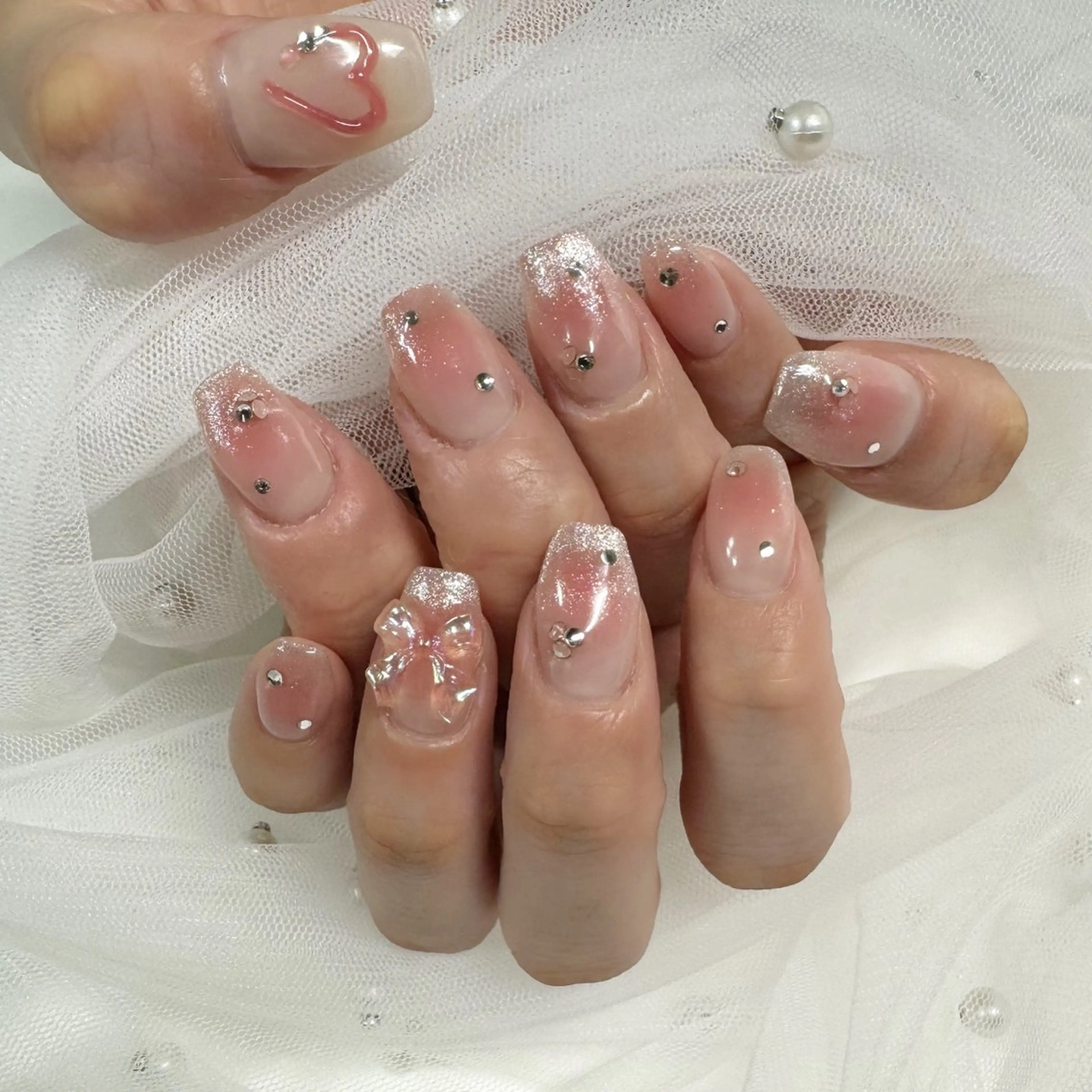 ネイル ジェルネイル リボン 東 千夏のネイルデザイン