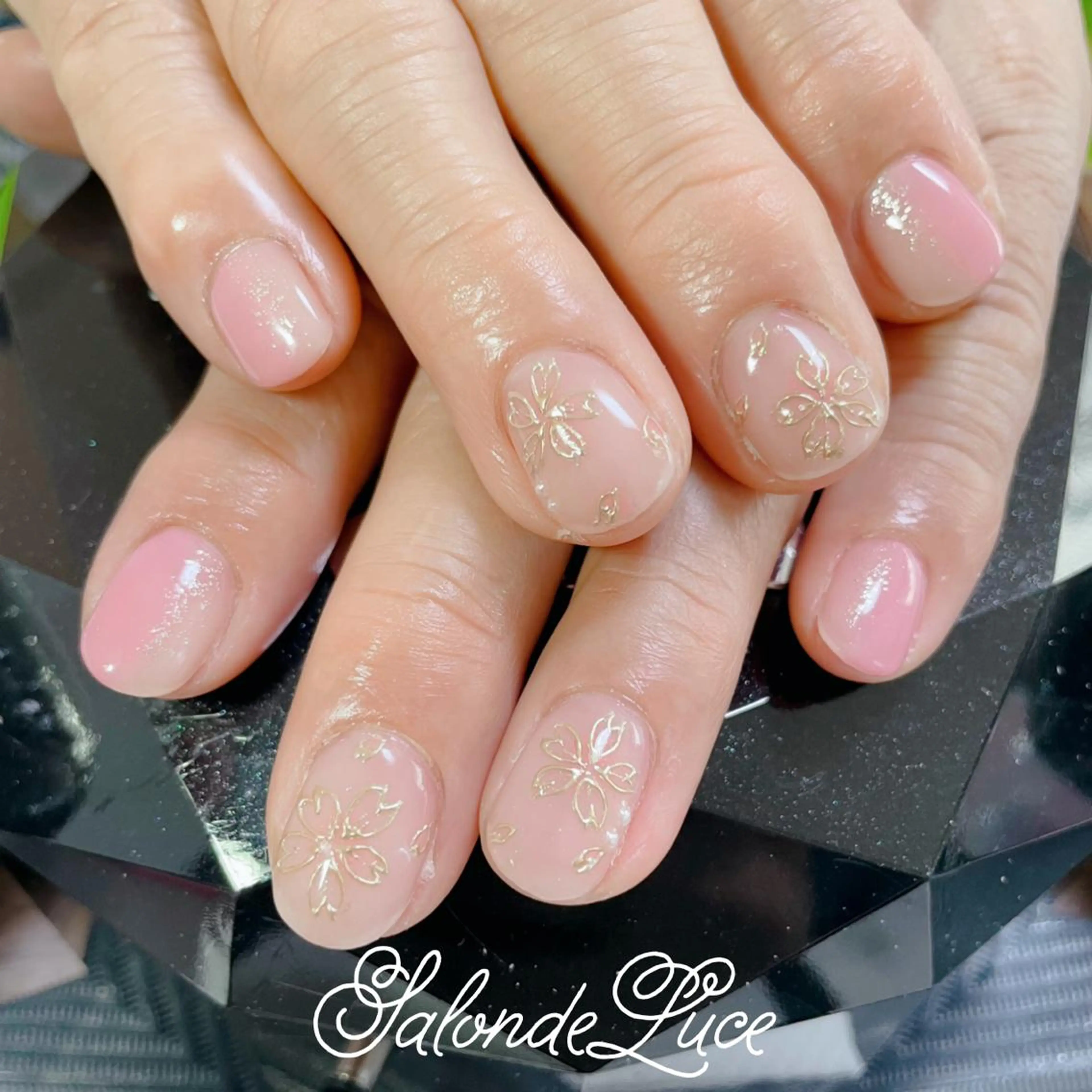 ネイル 桜ネイル ミラーネイル Salon de Luceのネイルデザイン
