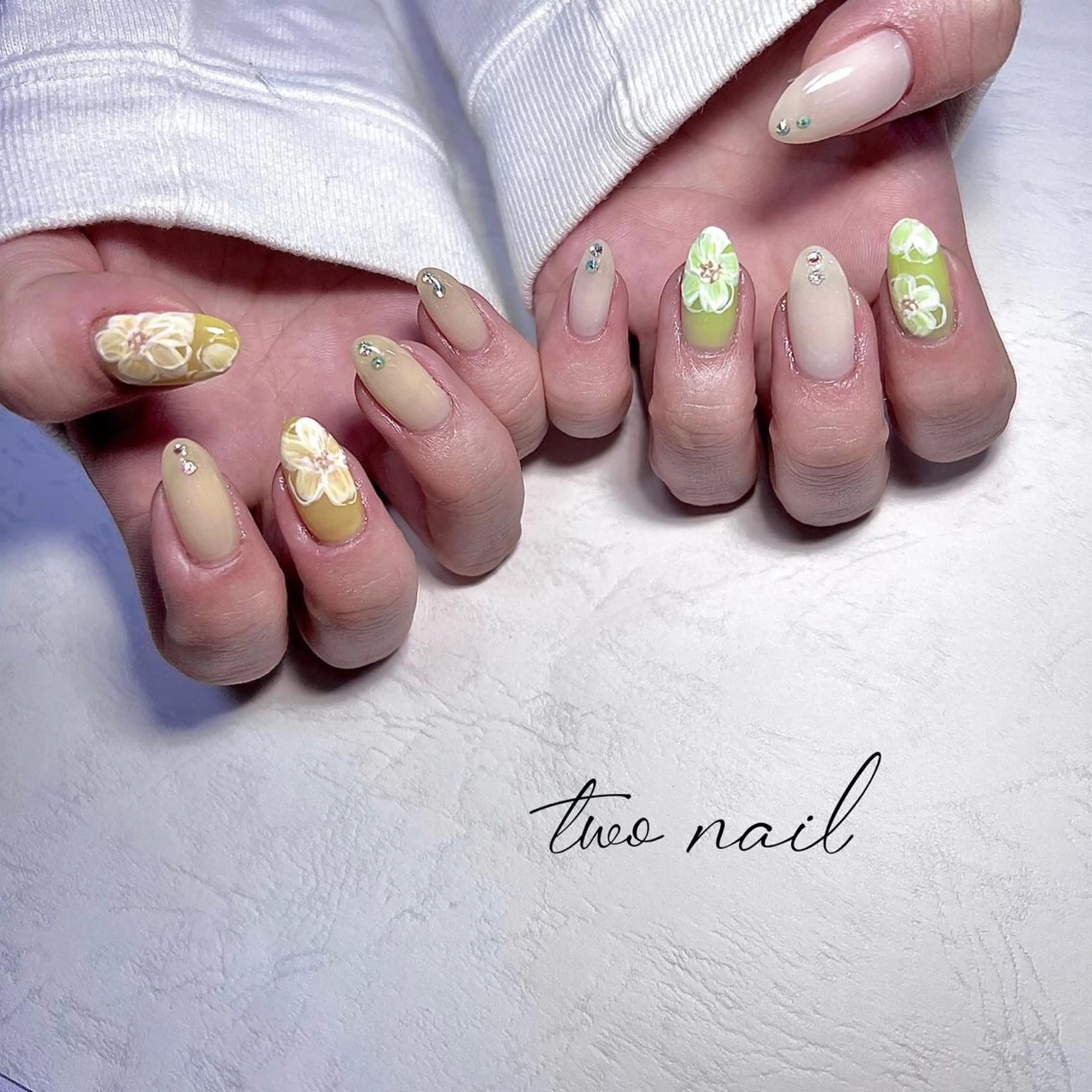 ネイル アートネイル フットネイル ハート ニュアンスネイル ホワイト two nailのネイルデザイン