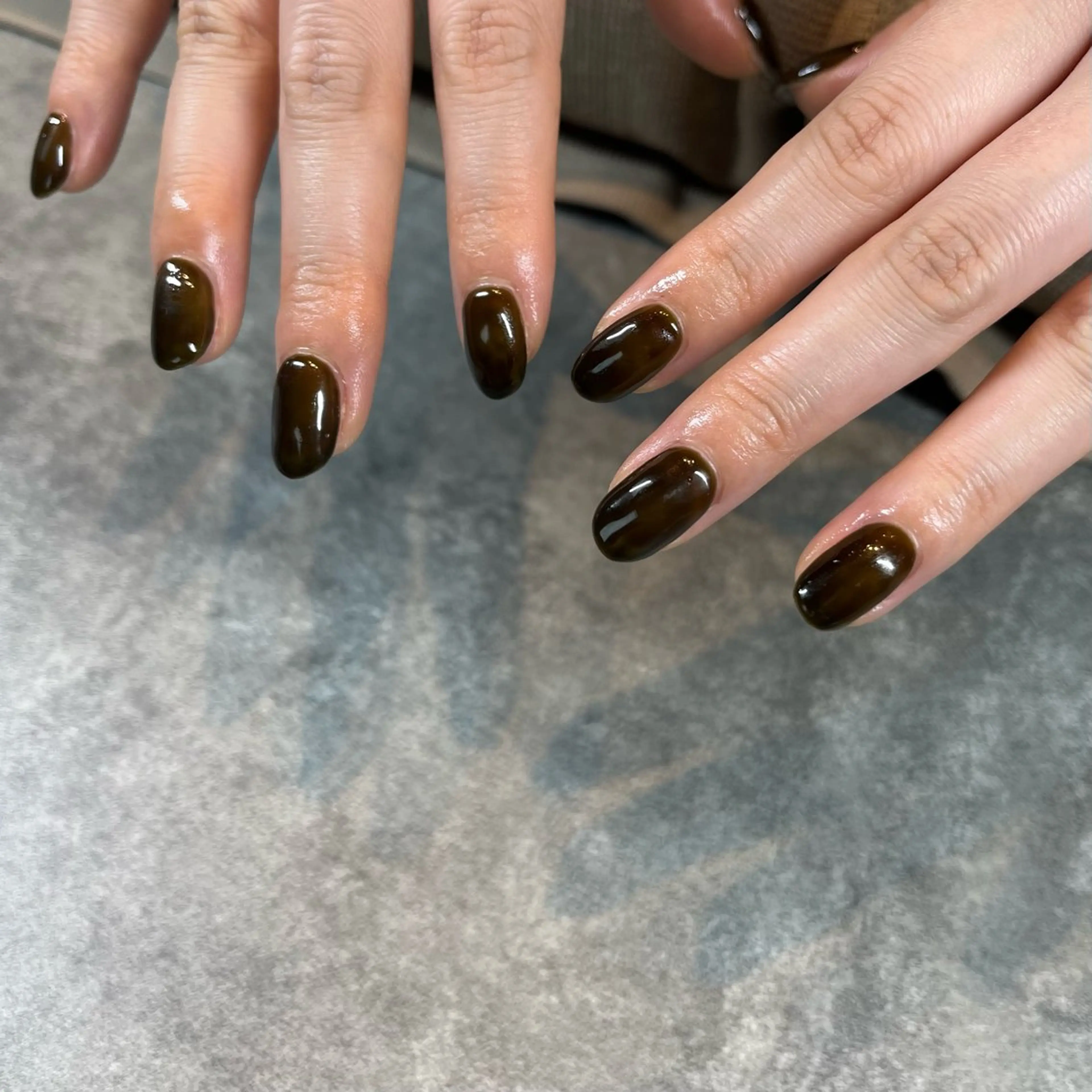 ネイル ブラウン グリーン ワンカラーネイル salon akua nail＆リラクのネイルデザイン