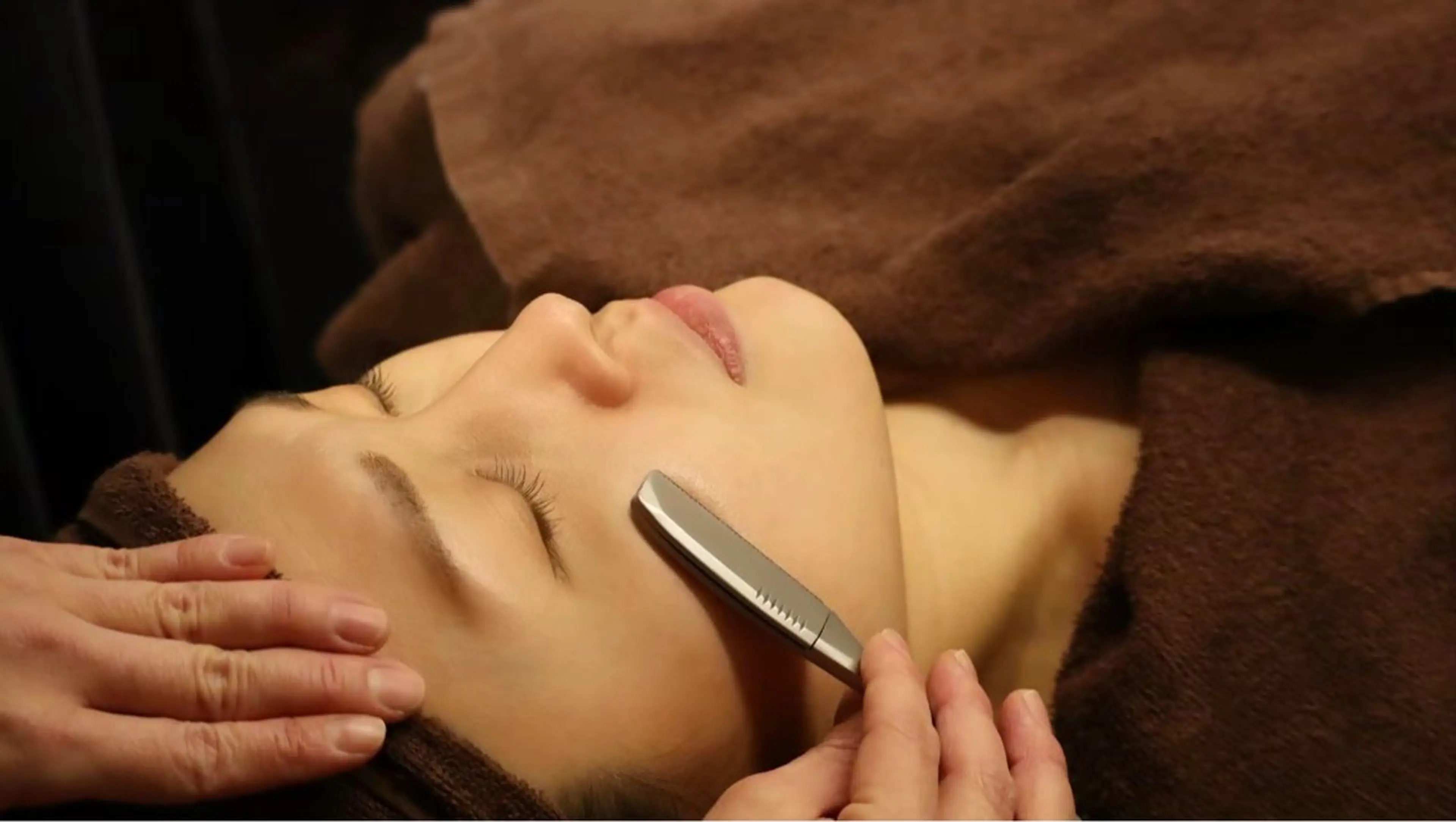 【本格美肌】全顔+襟足シェービング+眉毛デザインの写真