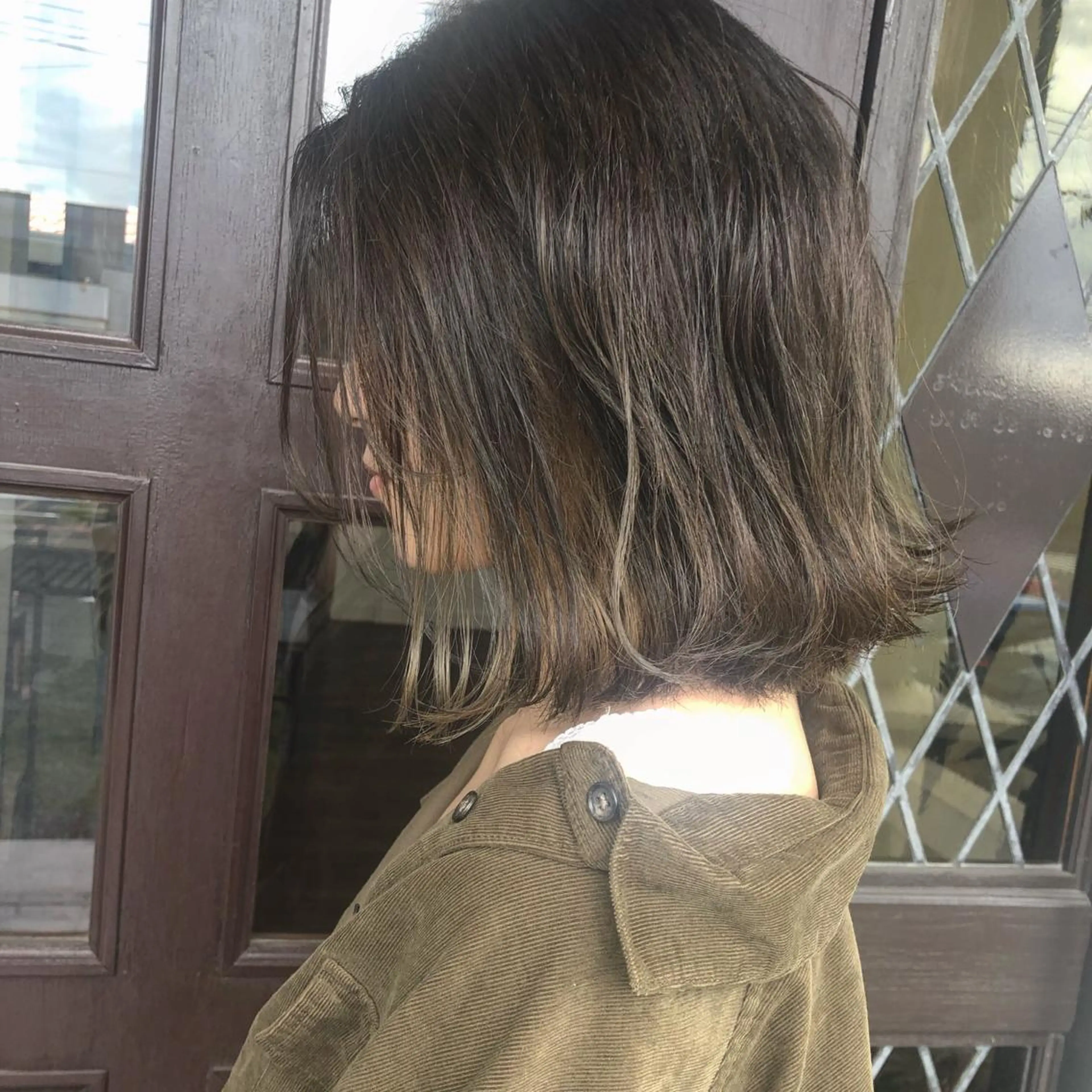 ショート カラー シルバー ボブ カット ヘアカラー 縮毛矯正 トリートメント 江原 彩華のヘアスタイル