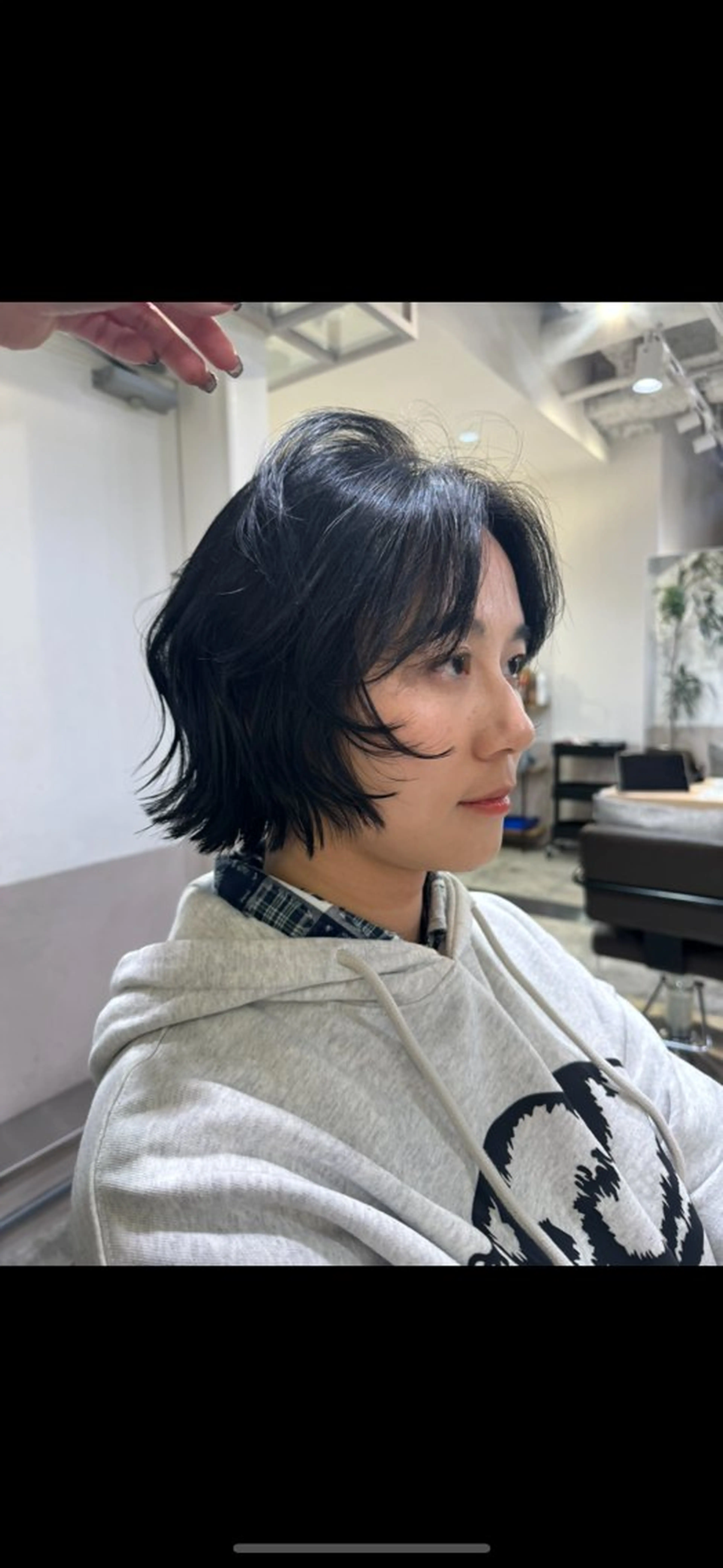 ショート ボブ 韓国風ヘア 梨澤 百音のヘアスタイル