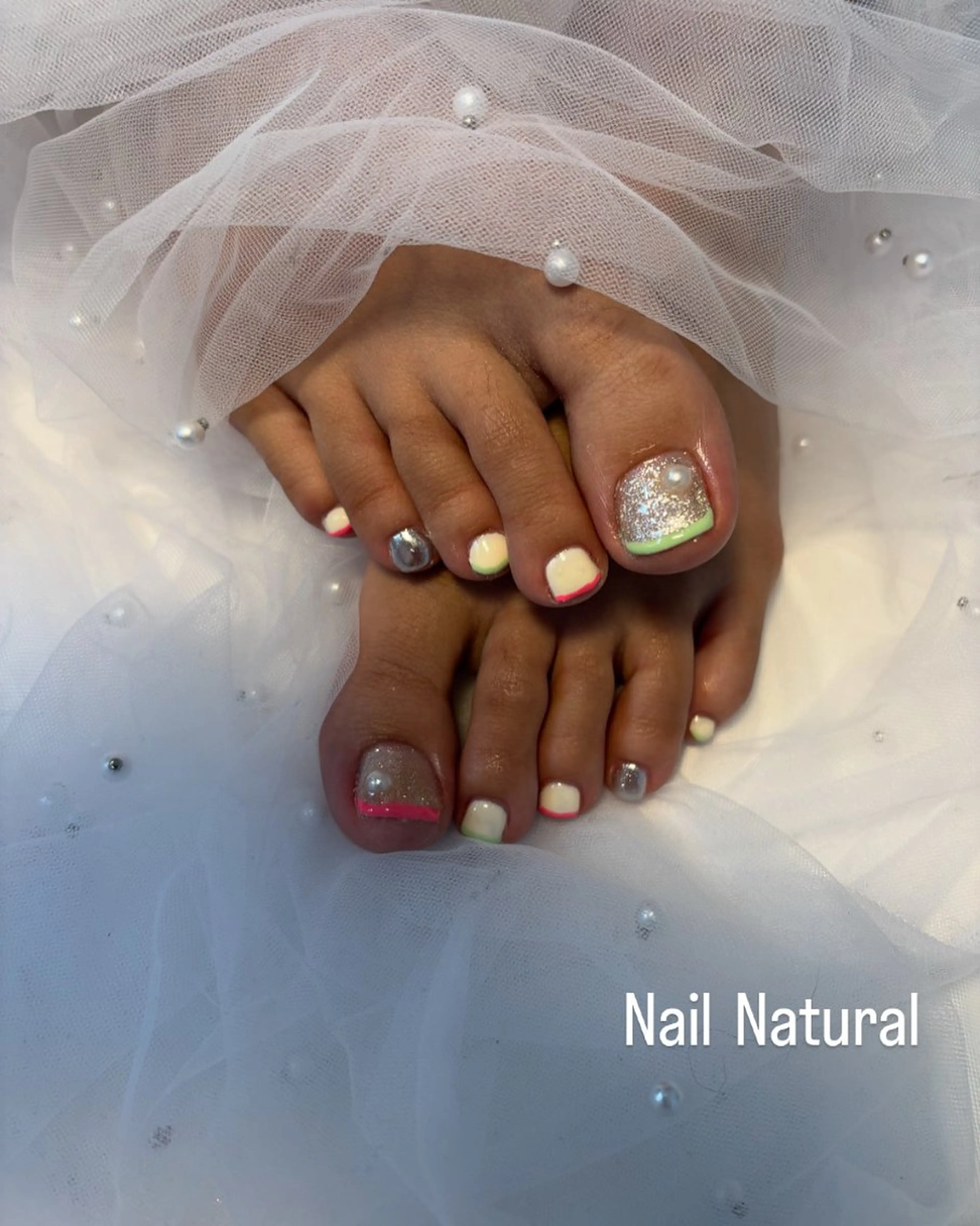 ネイル フラッシュネイル フットネイル フレンチネイル ジェルネイル ガラスフレンチ フットネイル Nail salon Natulalのネイルデザイン