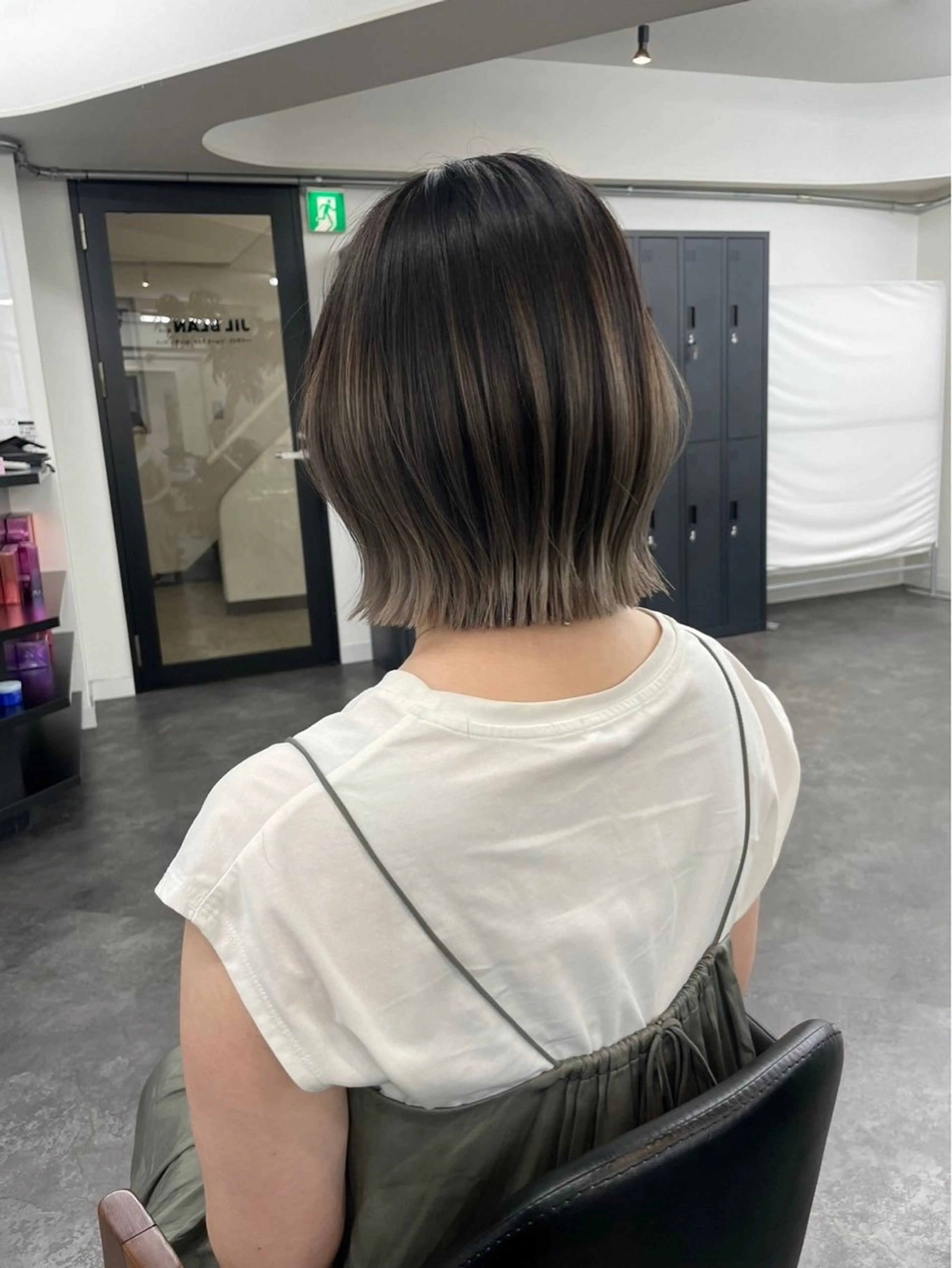 ミディアム カラー ぱつっとボブ/透明感 カラー/Ayakaのヘアスタイル