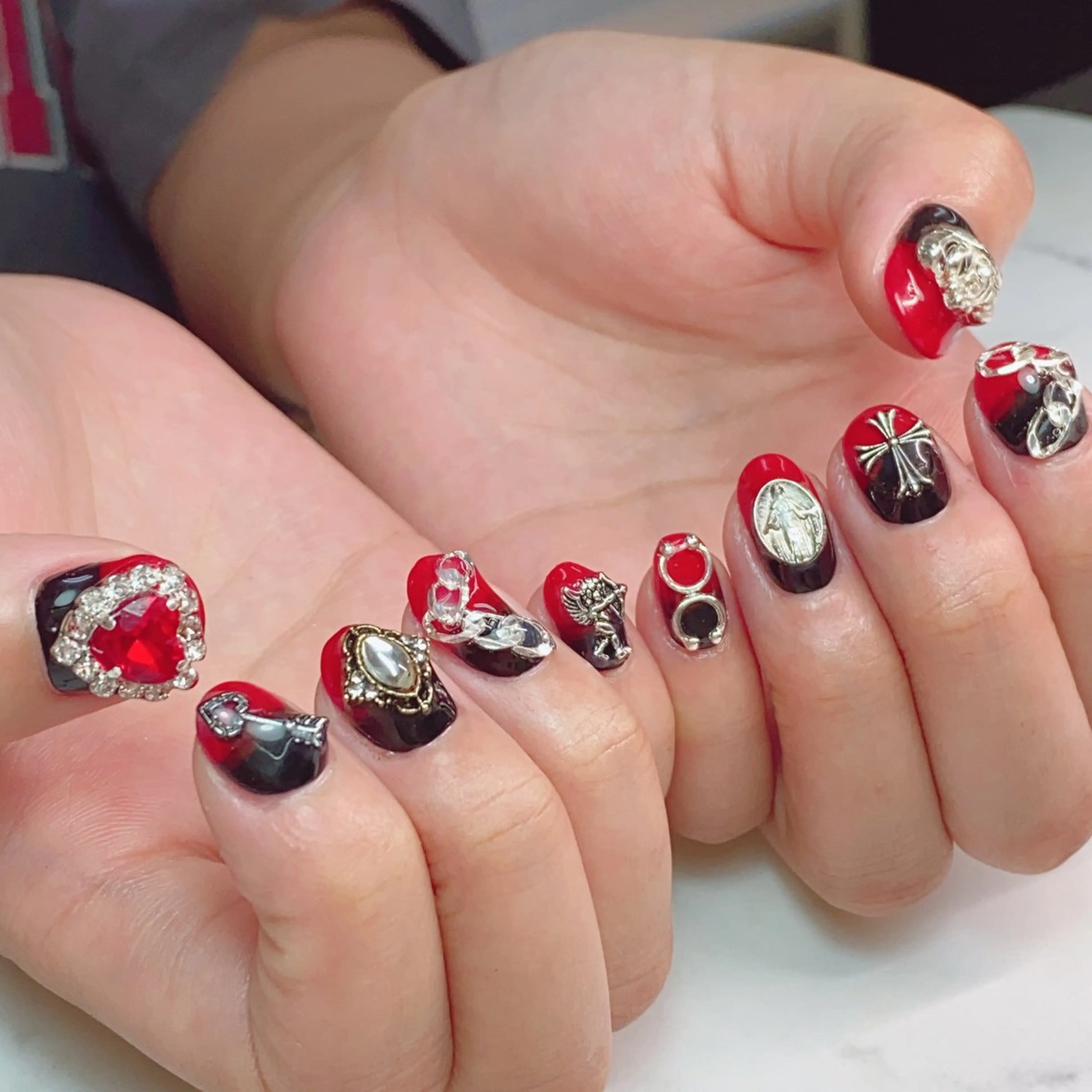 ネイル 持ち込み 石原 夕華のネイルデザイン