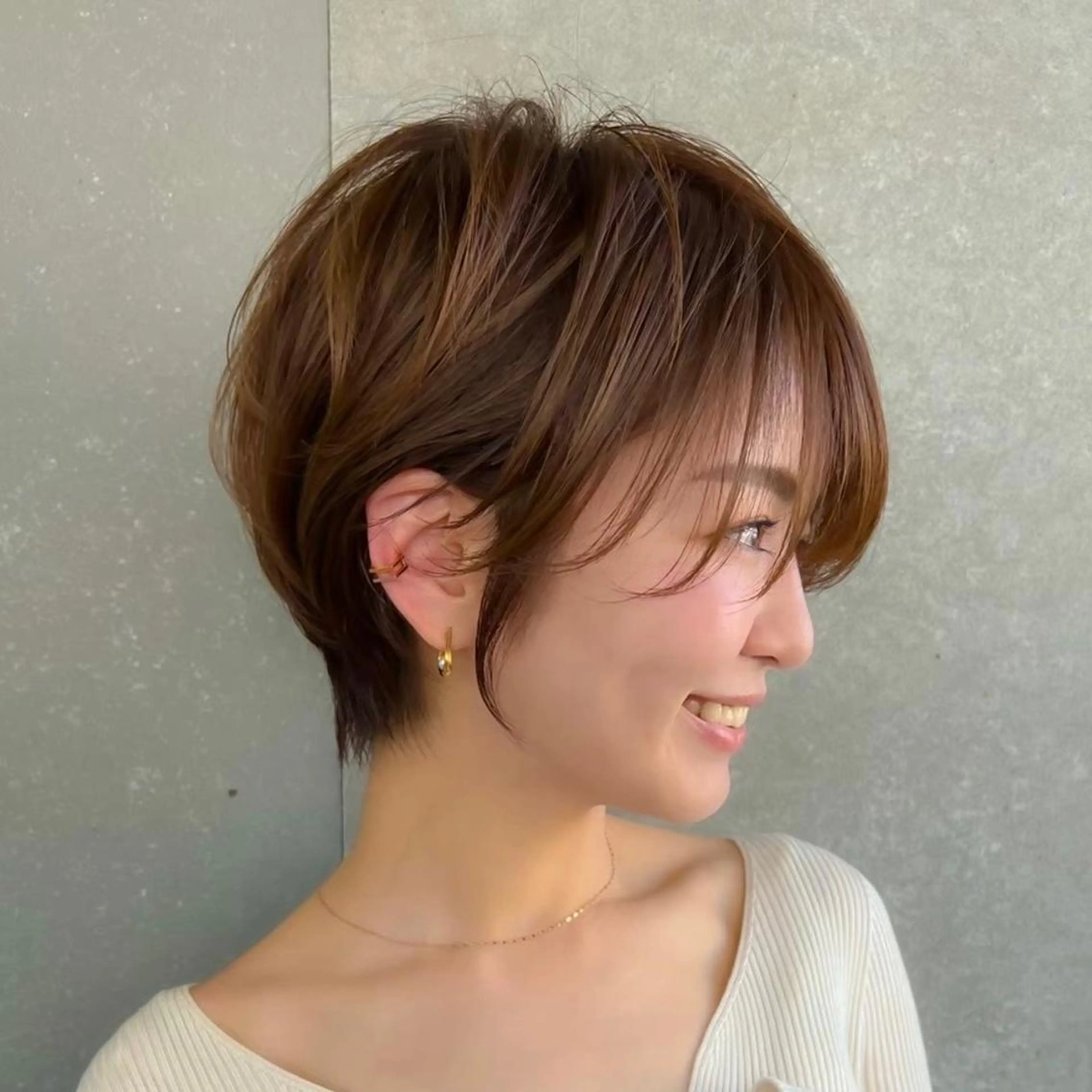 ショート 前下がりボブ ワンレンボブ アッシュ ボブ くせ毛 taiga ショート /レイヤー/矯正🌈のヘアスタイル