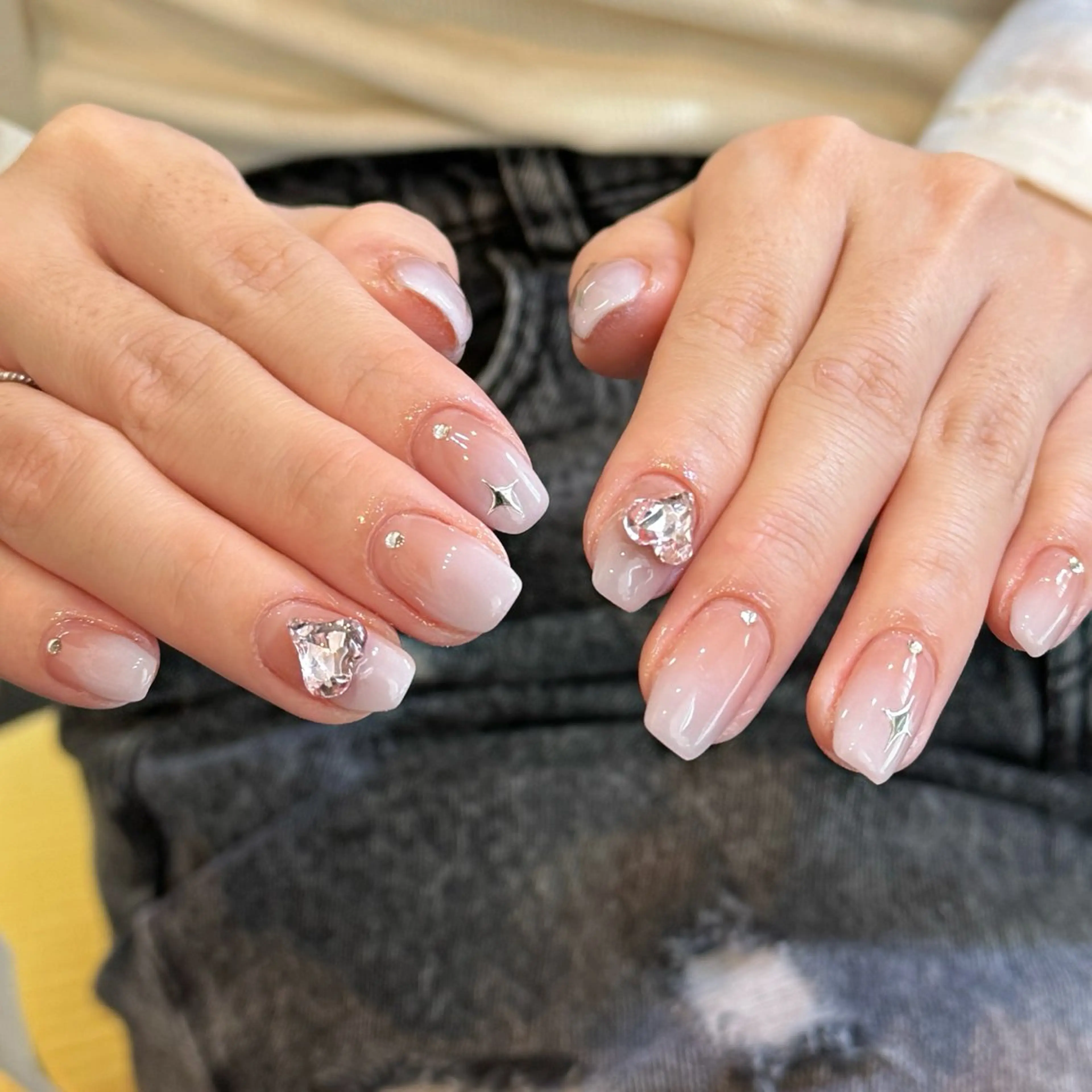 ネイル オーロラネイル 長さ出し フレンチネイル ジェルネイル ガラスフレンチ ハンドネイル Rela・S NAILのネイルデザイン