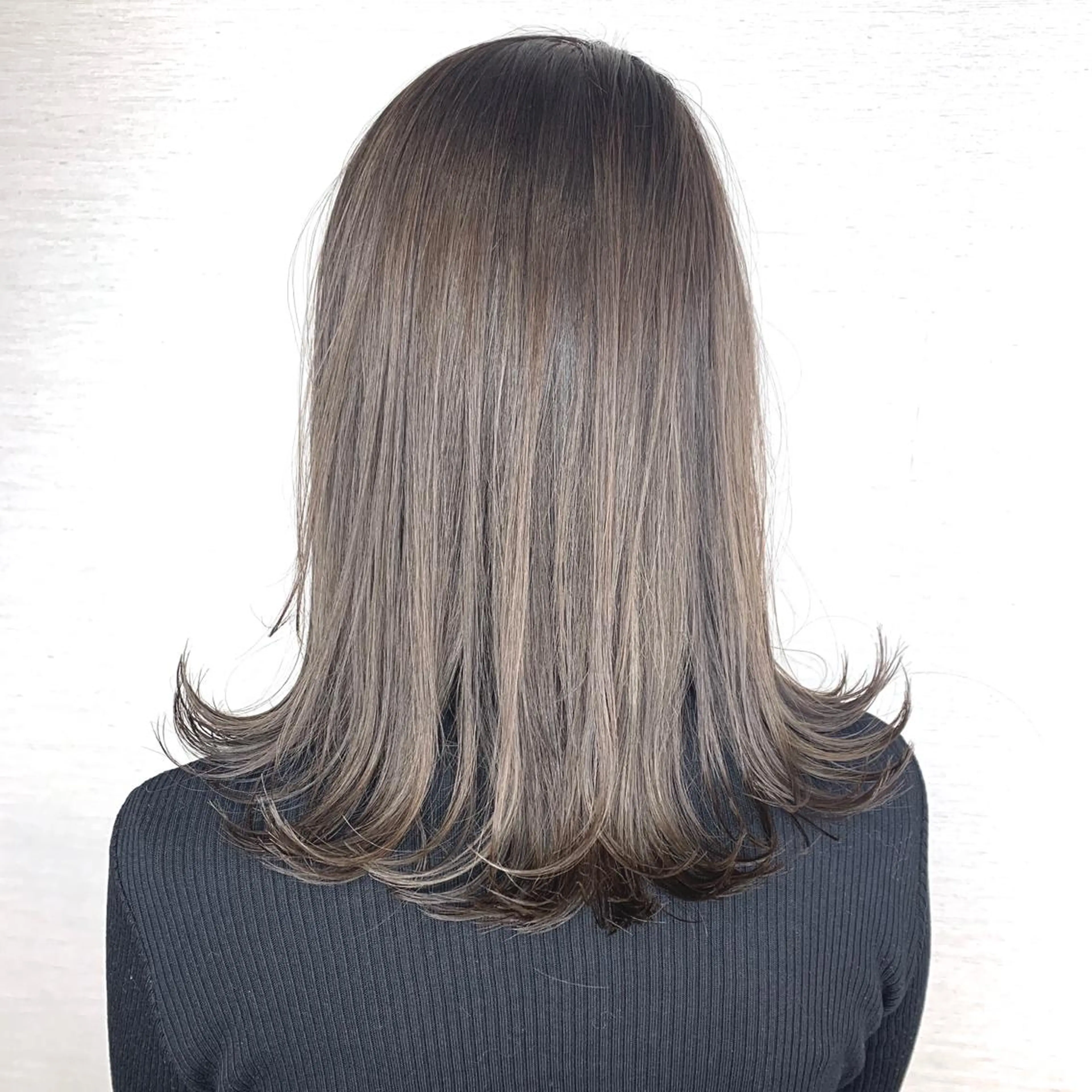 セミロング カラー 韓国レイヤーカット/ ダブルカラーのヘアスタイル