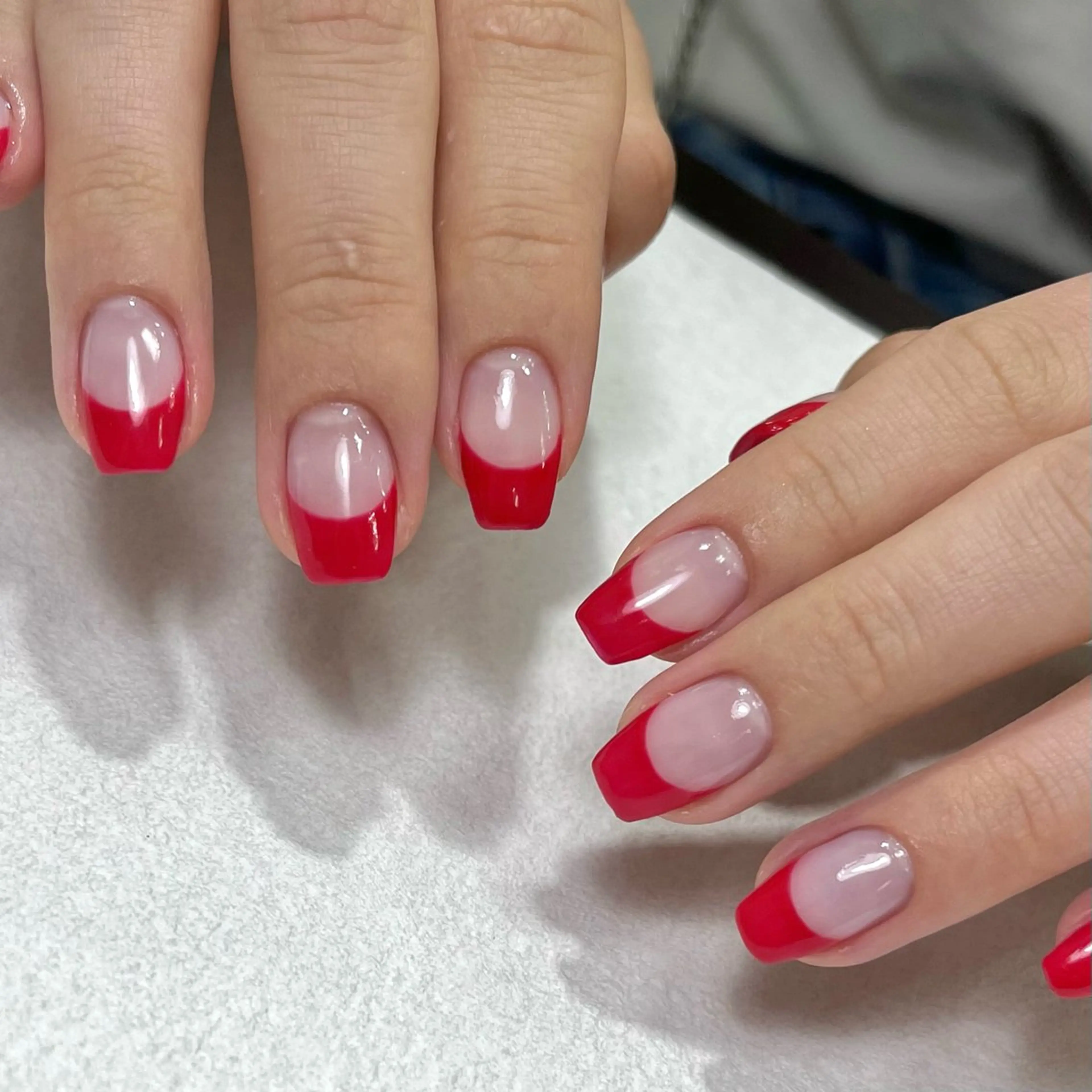 ネイル フレンチネイル 赤色 ショートネイル シンプルネイル スクエアネイル ハンドネイル para ☀︎ sol by BECK所属・Para Sol nail　Maoのネイルデザイン