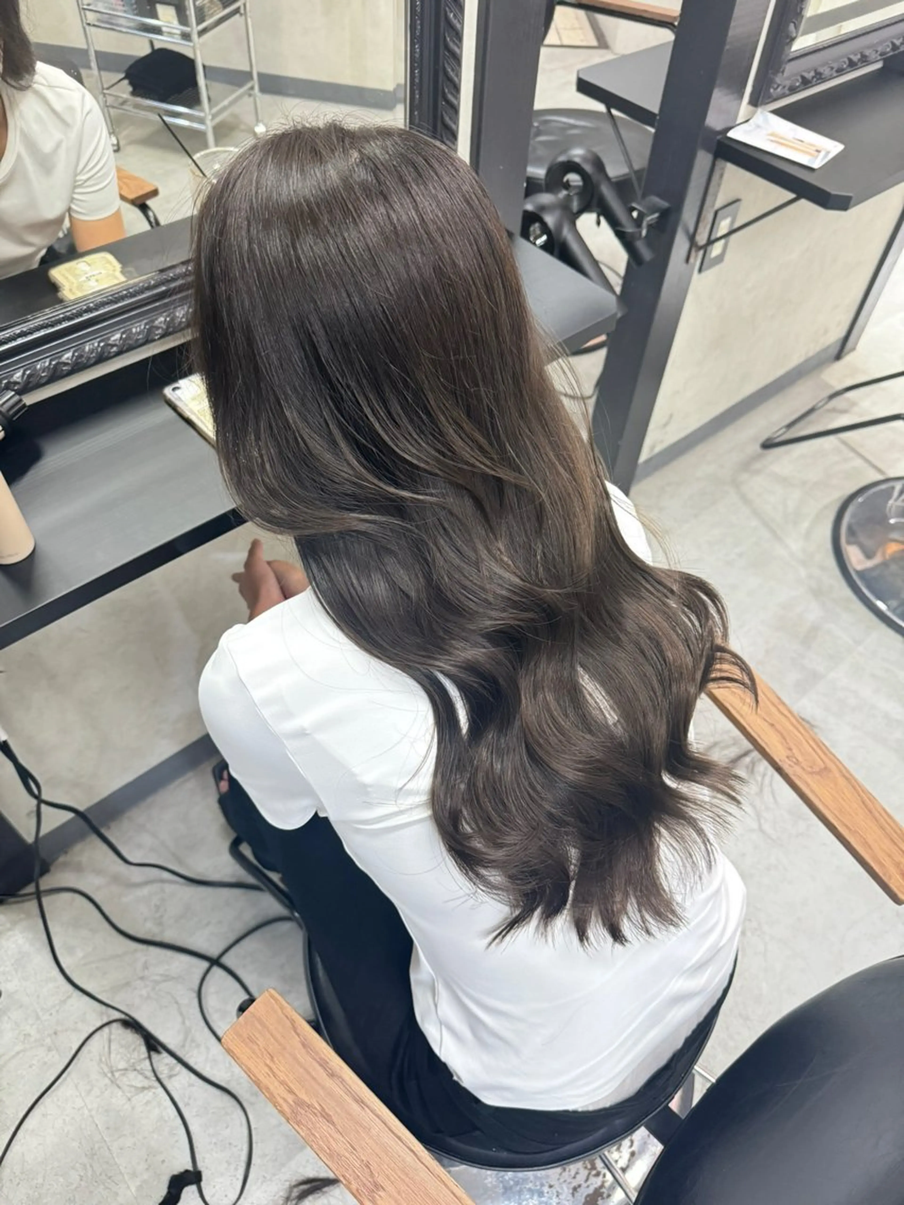 ロング カラー ベージュカラー ブリーチ 透明感カラー グレージュ ブリーチなしカラー カット ヘアカラー トリートメント mana／ブリーチ なし／ベージュ／暖色のヘアスタイル