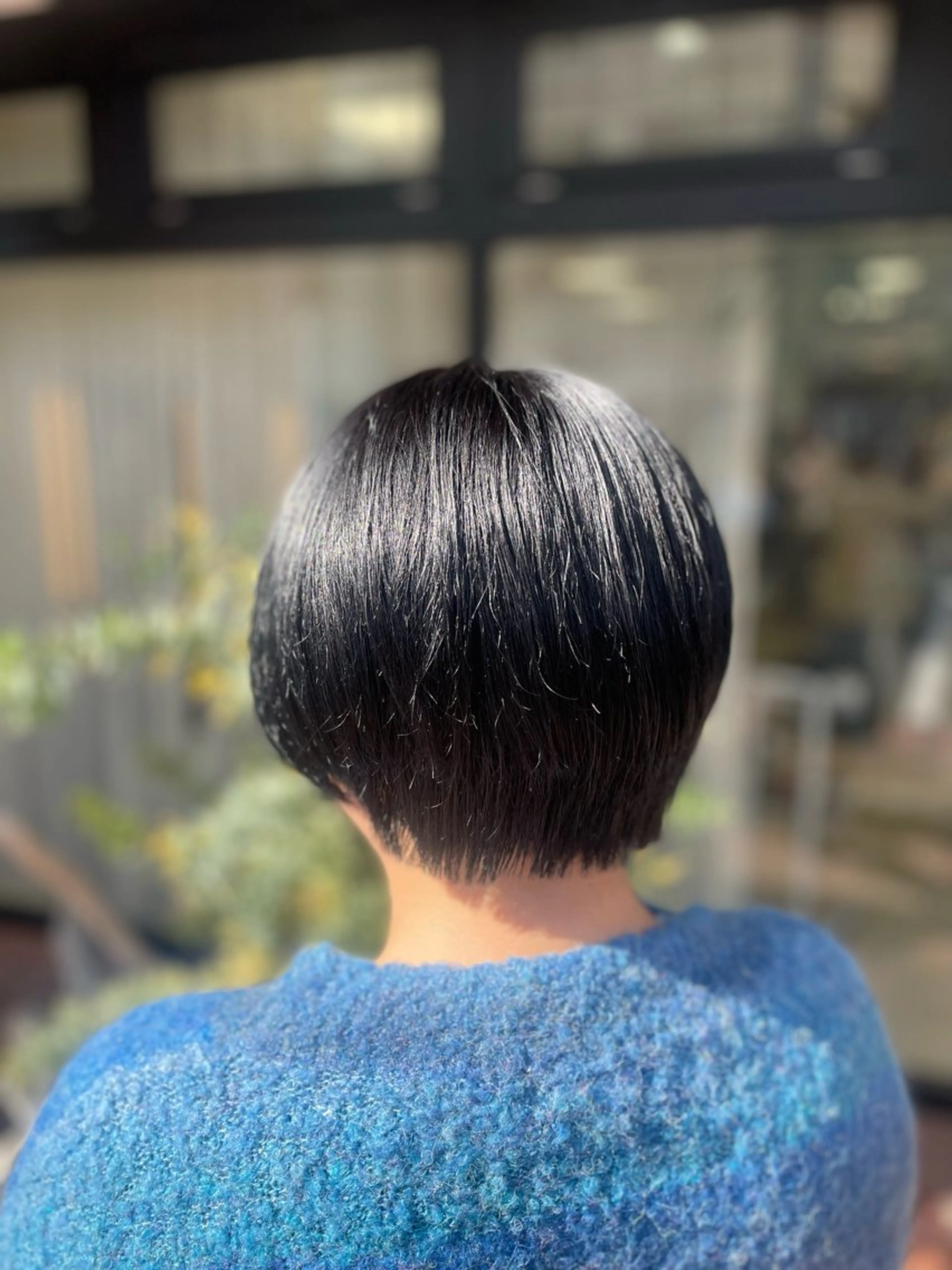 ショート カラー 黒髪 ブルーカラー ブルーブラック 透明感カラー ショートヘア ハイトーン/パーソナ ルカラー診断・ユキノのヘアスタイル