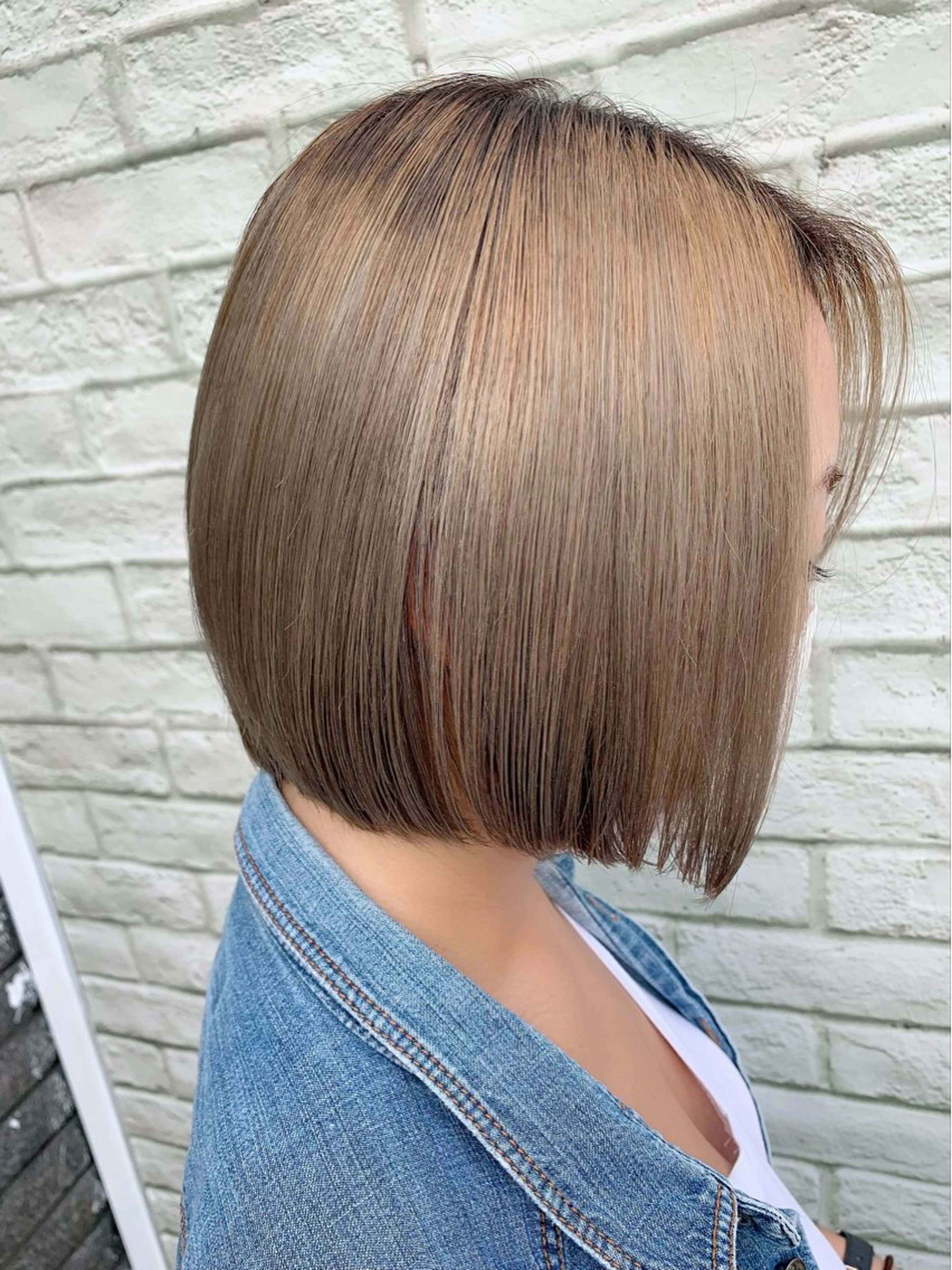 ミディアム 長尾菜々美🐰 ／ハイトーンカラーのヘアスタイル