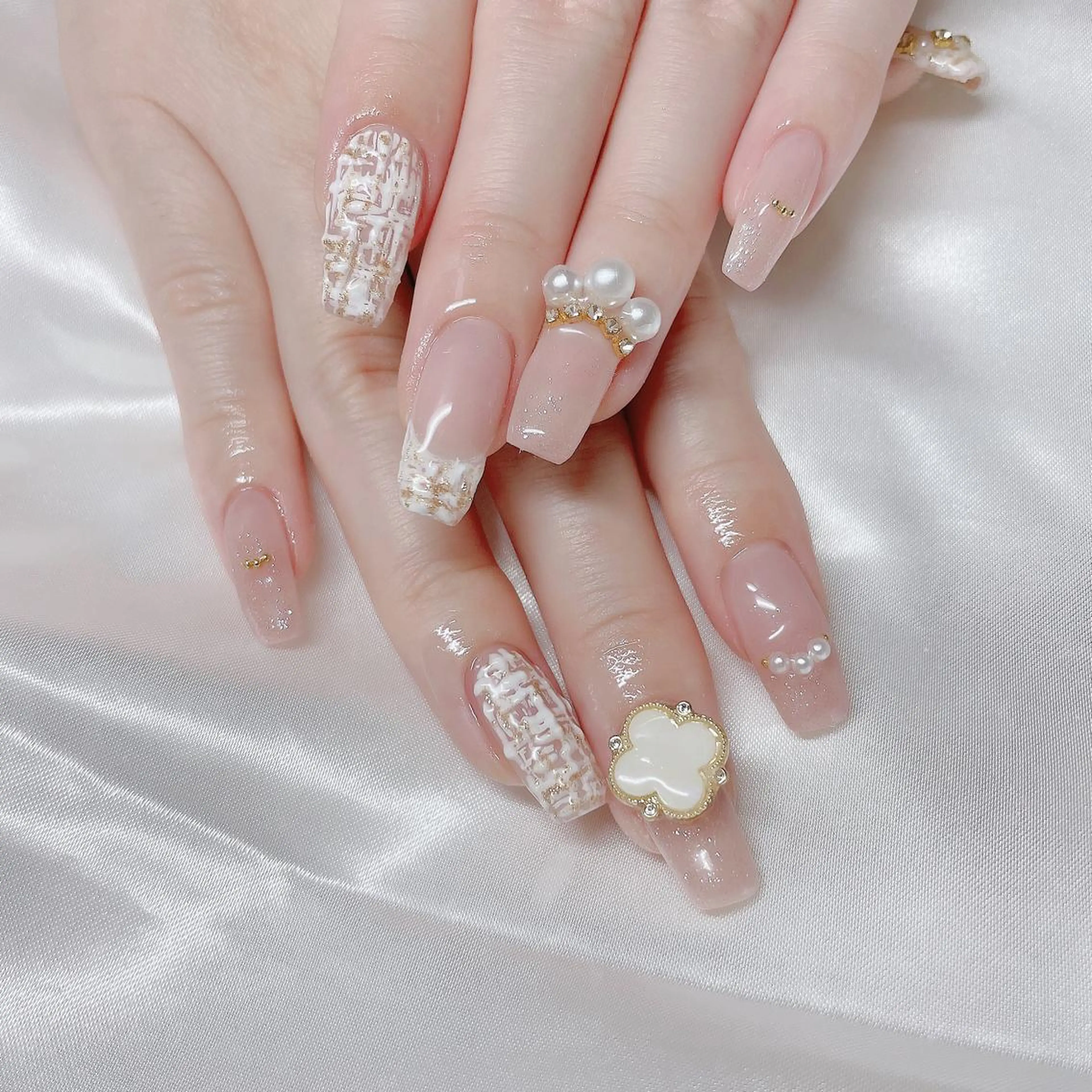 ネイル チークネイル フラッシュネイル フットネイル フレンチネイル キラキラネイル ハンドネイル merci nail所属・merci nailのネイルデザイン