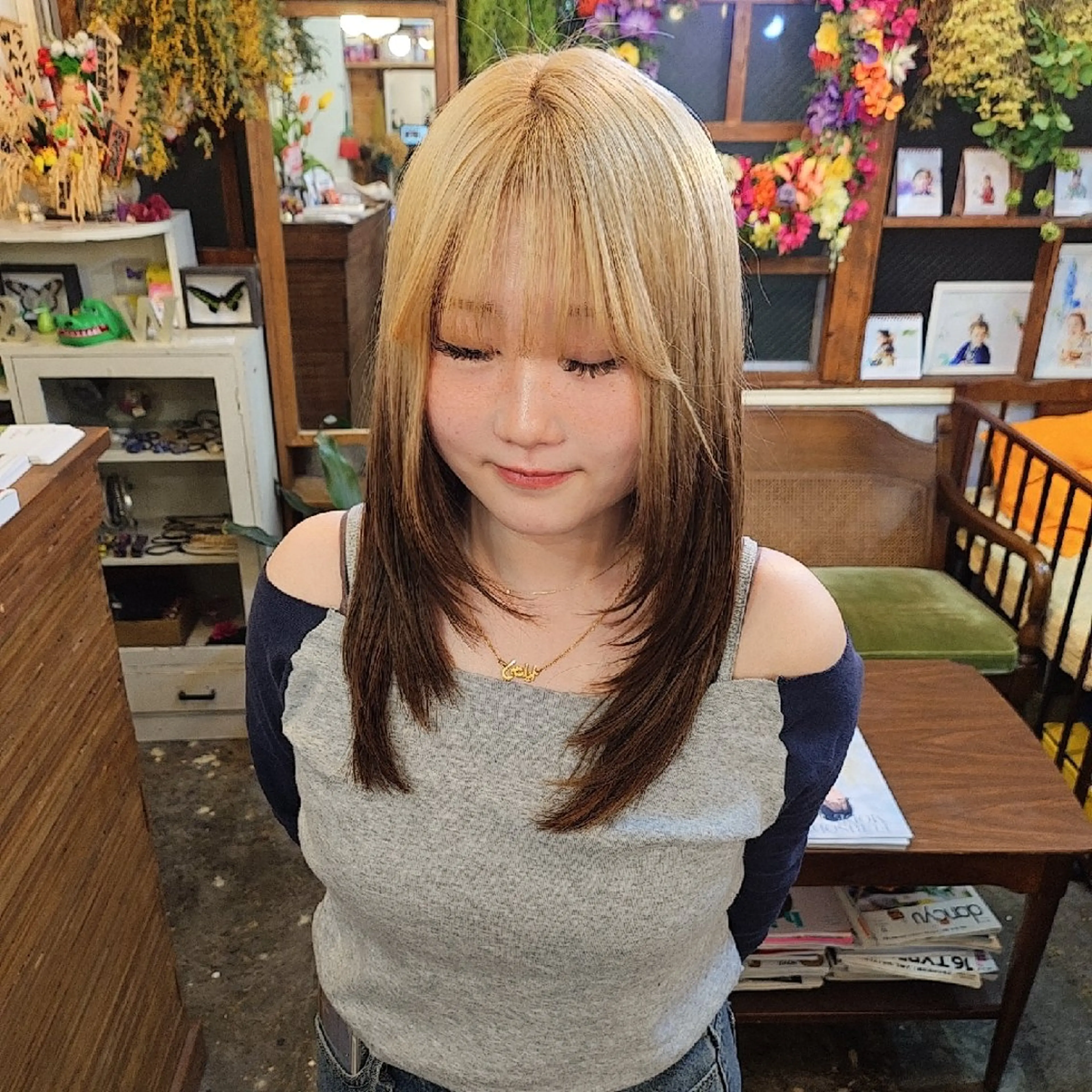 セミロング カラー あべかりん/原宿 /マツパ/ハイトーンのヘアスタイル