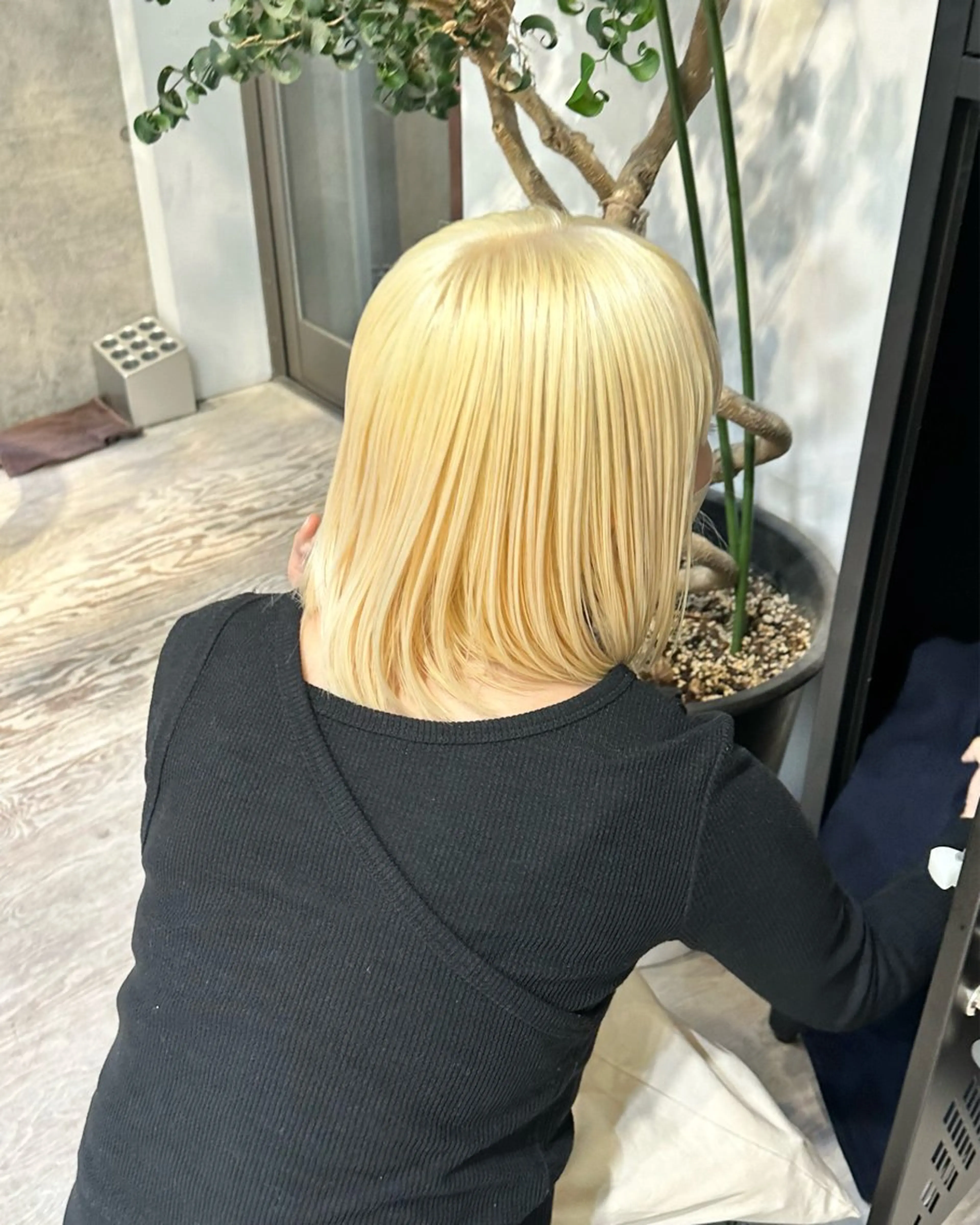 カラー ヘアカラー トリートメント 抜きっぱなしブロンド ササキカズマのヘアスタイル