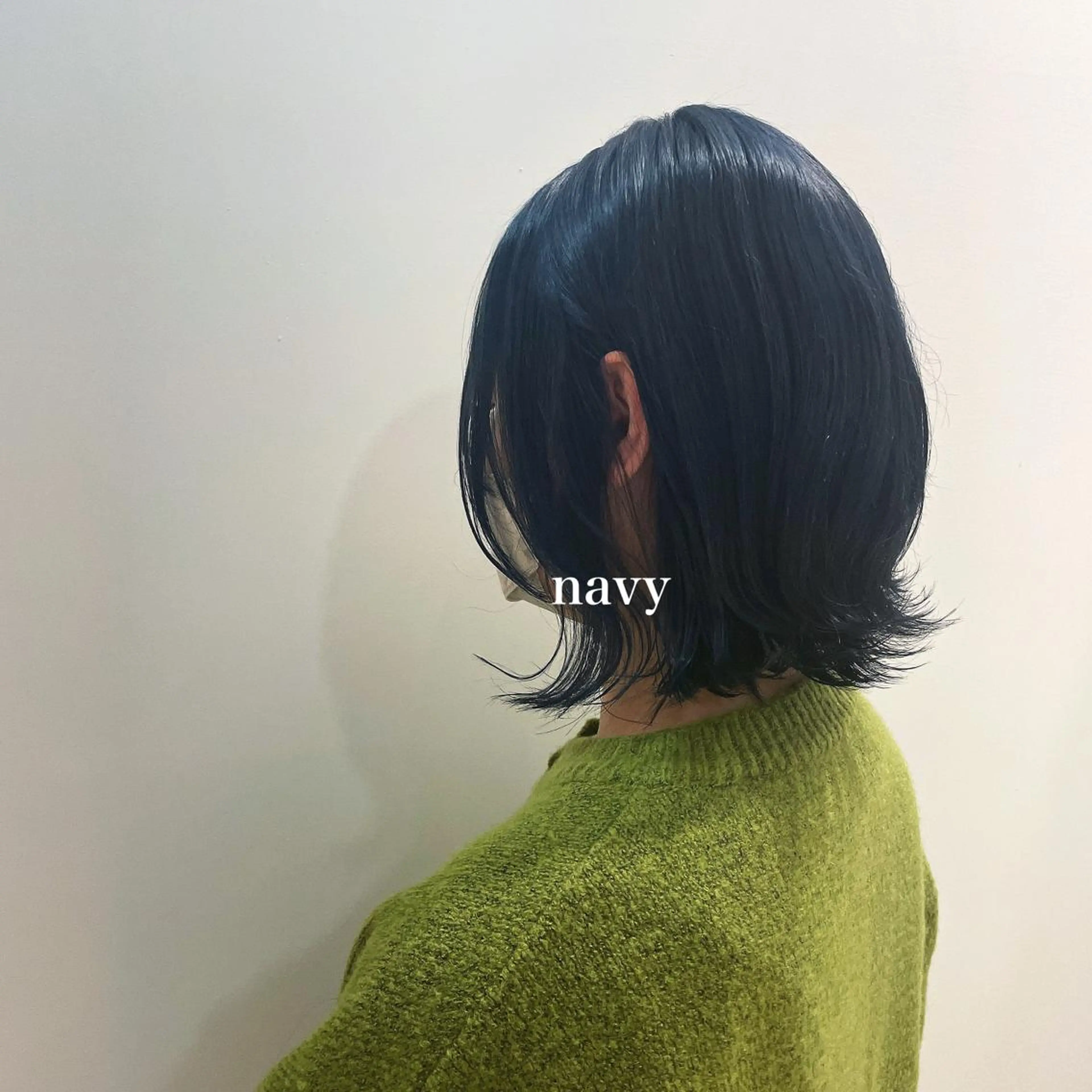 ミディアム カラー ブリーチ ブルーカラー 峯崎 葵のヘアスタイル