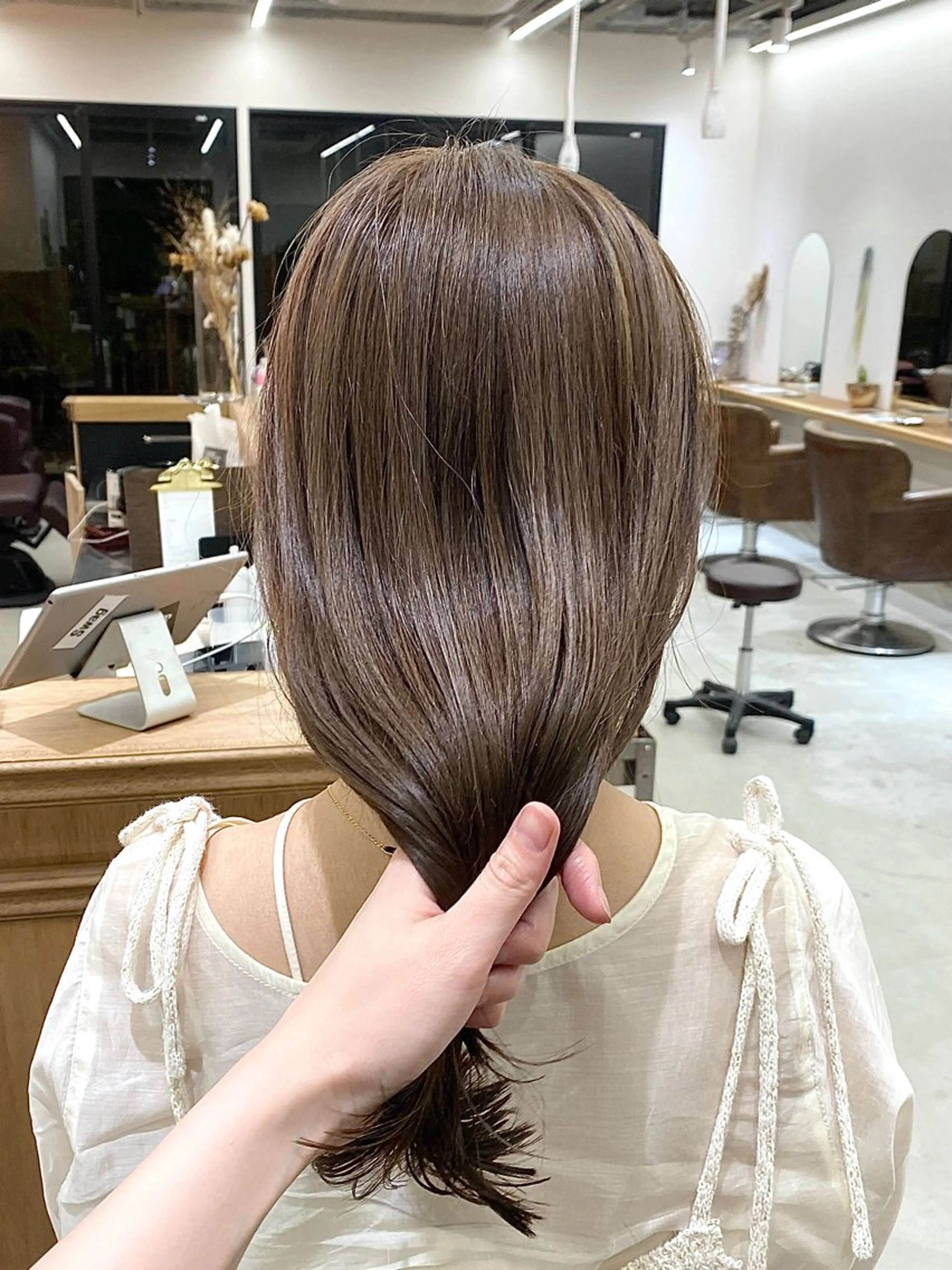 セミロング カラー ヘアアレンジ ブリーチ ダブルカラー グレージュ ブリーチなしカラー カット ヘアカラー トリートメント ハル🌸柔色/ ブリーチなし/艶髪のヘアスタイル