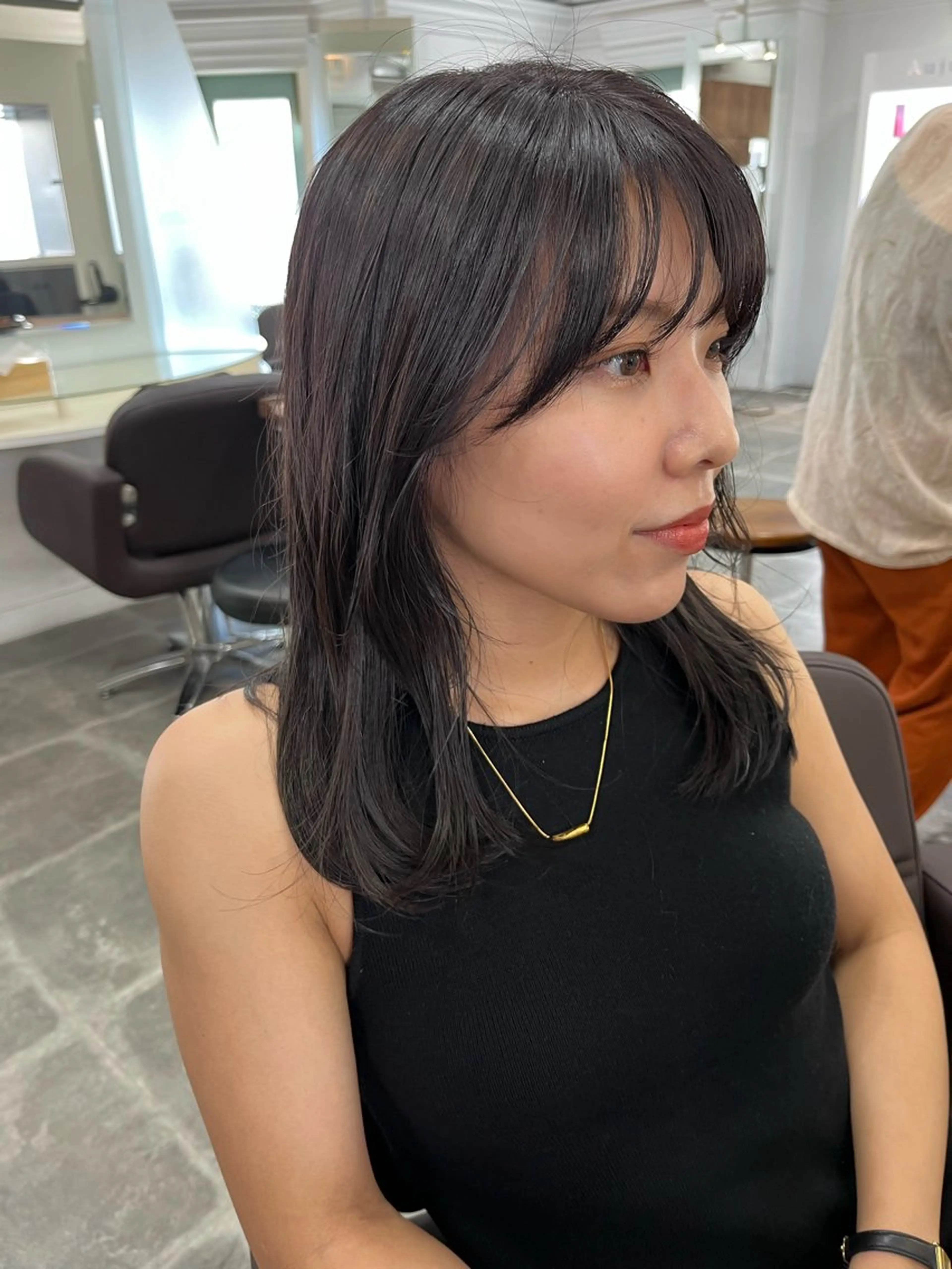 ミディアム カラー ヘアアレンジ アディクシーカラー アッシュ ブルーカラー ブルーアッシュ 透明感カラー SALOWIN恵比寿所属・ヘッドスパで脳を 整える✨chacoのヘアスタイル