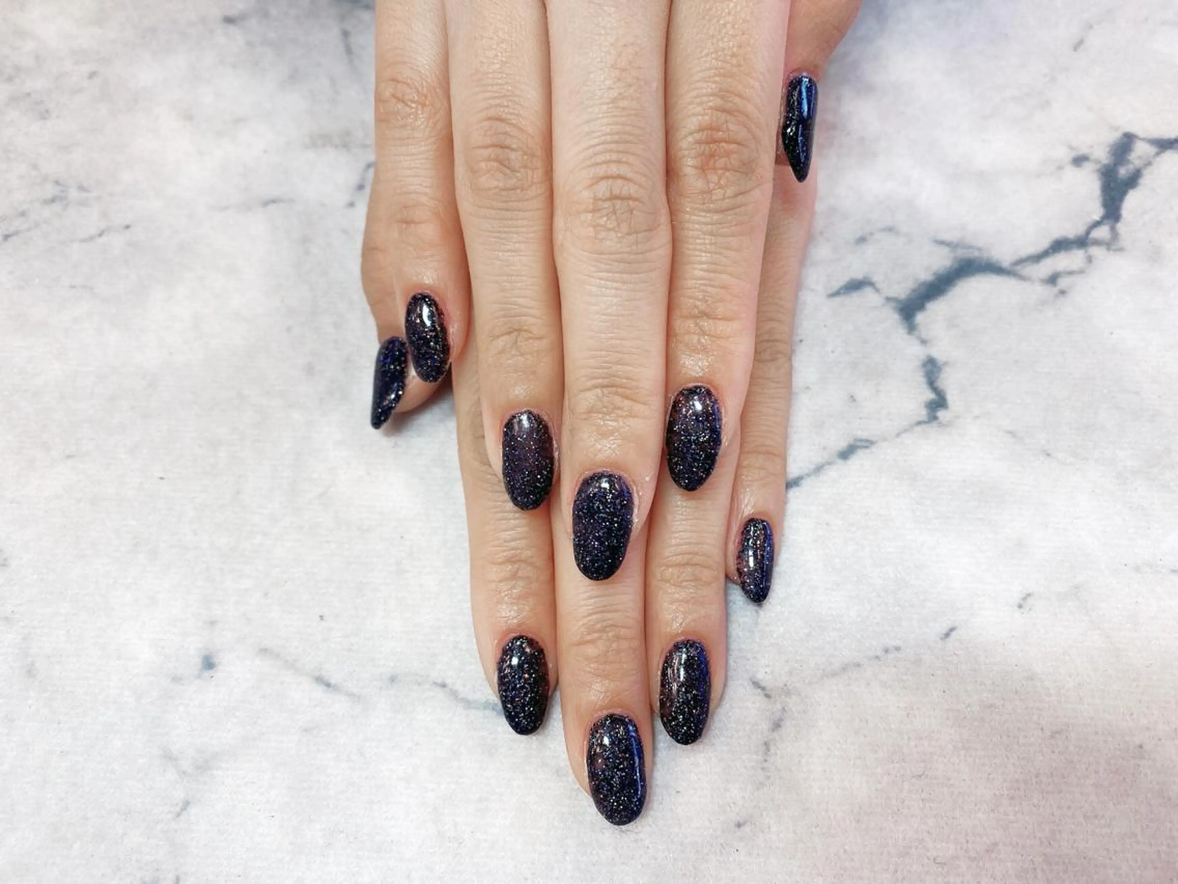 ネイル ネイルリボン 受付スタッフのネイルデザイン