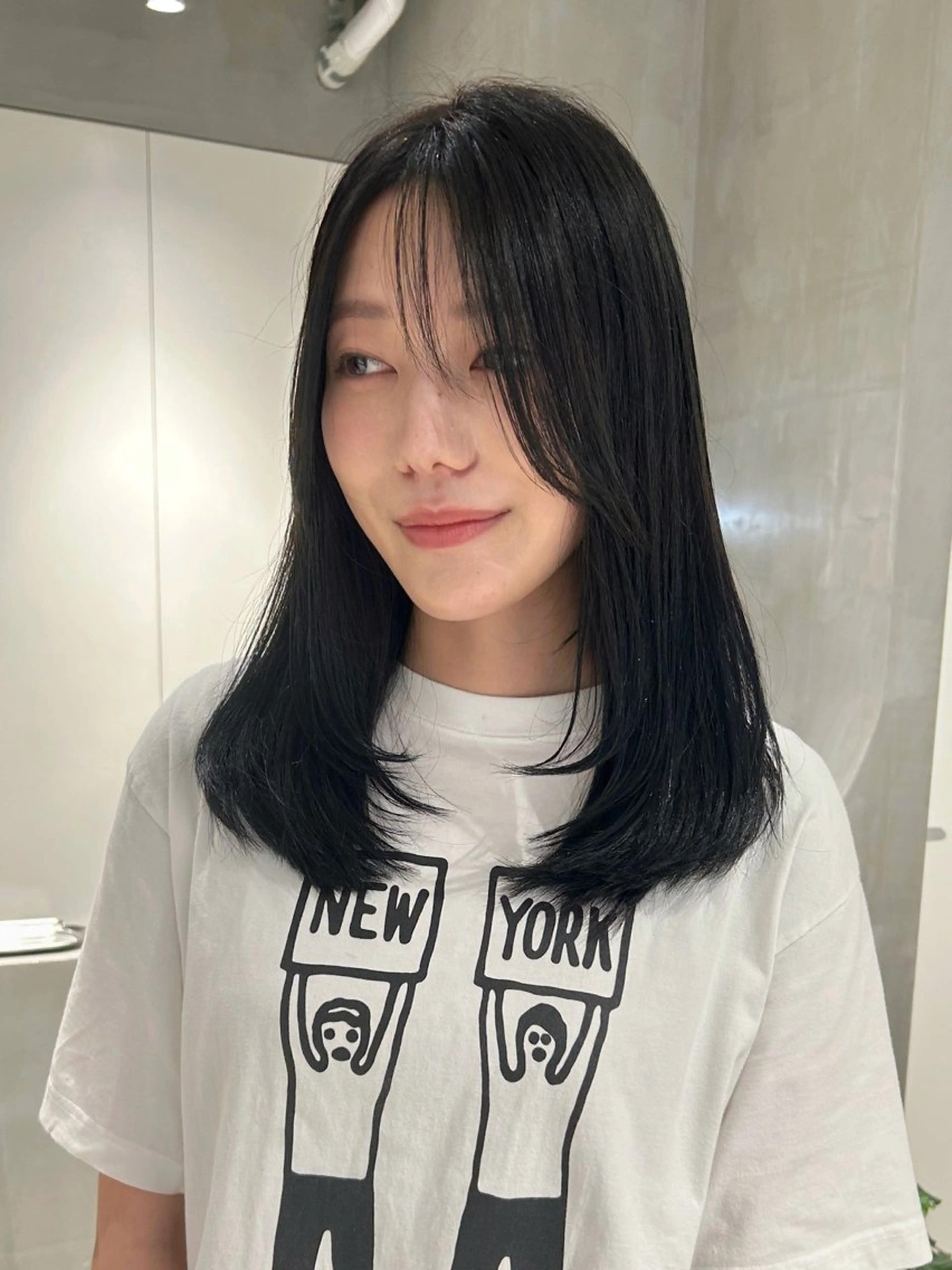 セミロング カラー 黒髪 ブルーカラー ブルーブラック レイヤーカット ローレイヤー カット ヘアカラー techné所属・【techné】田丸 翔大のヘアスタイル