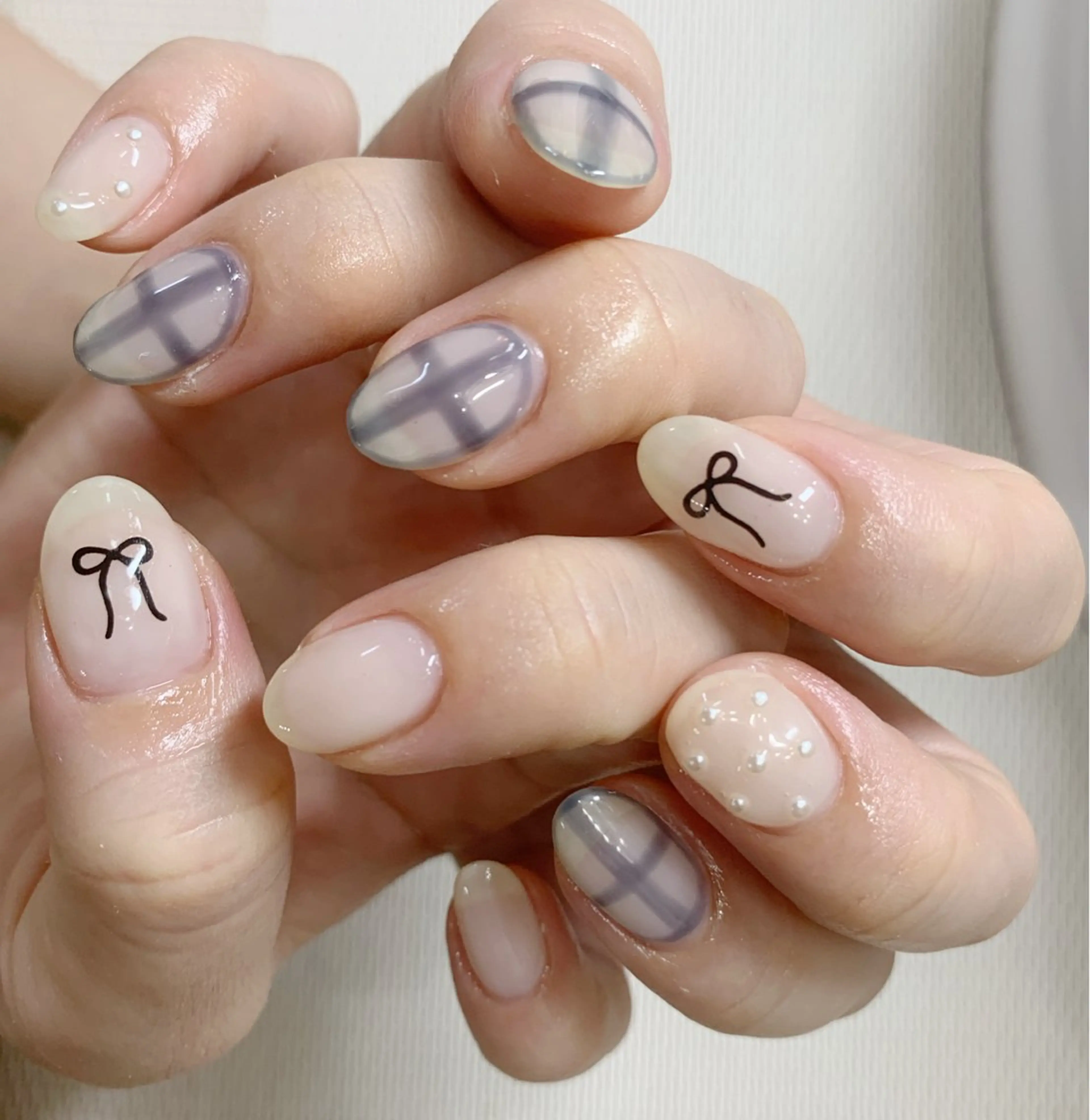 ネイル リボン シンプルネイル 冬ネイル ハンドネイル mira-cle大濱美容アカデミー所属・AI NAのネイルデザイン