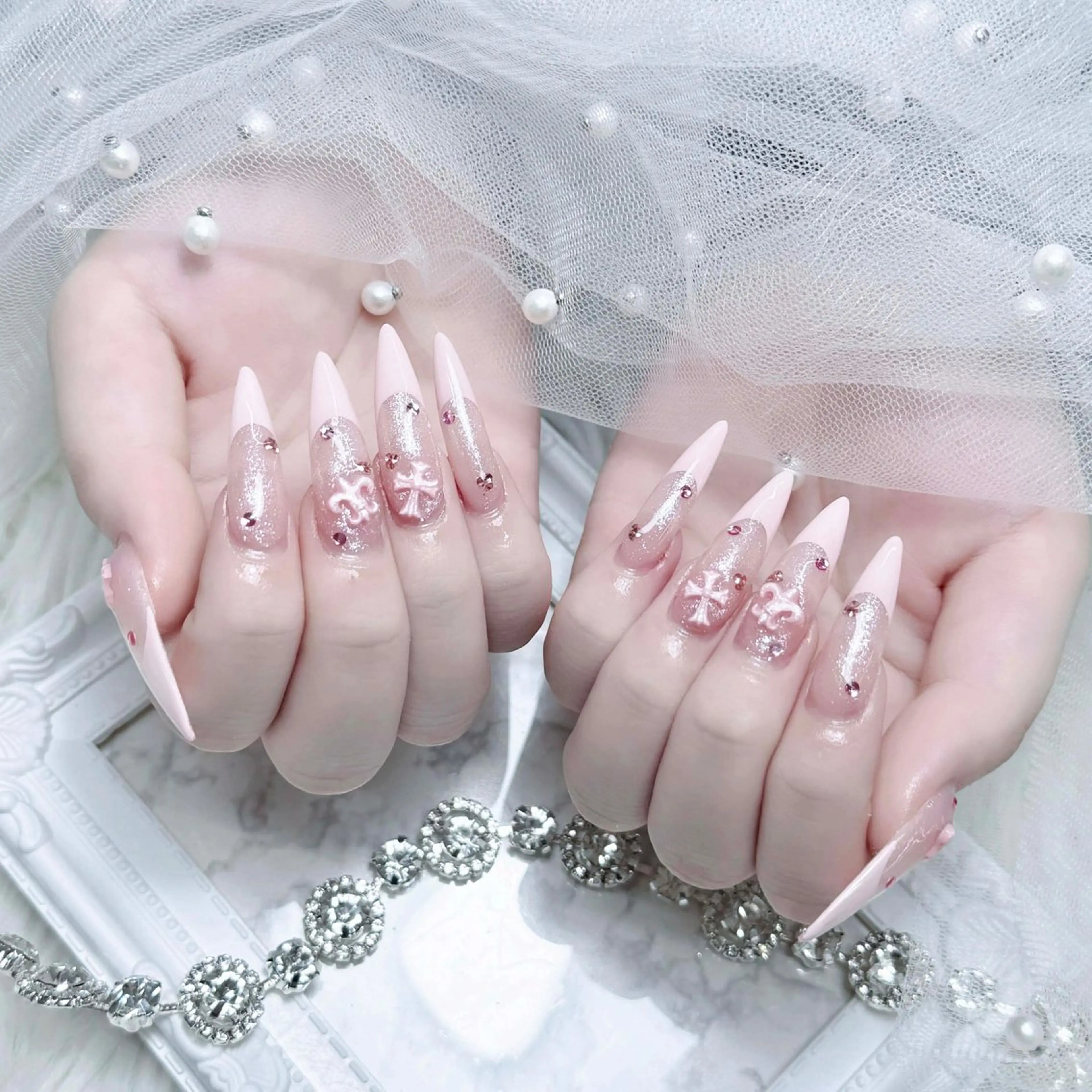 ネイル ハンドネイル ハンドケア いちご chan novaのネイルデザイン