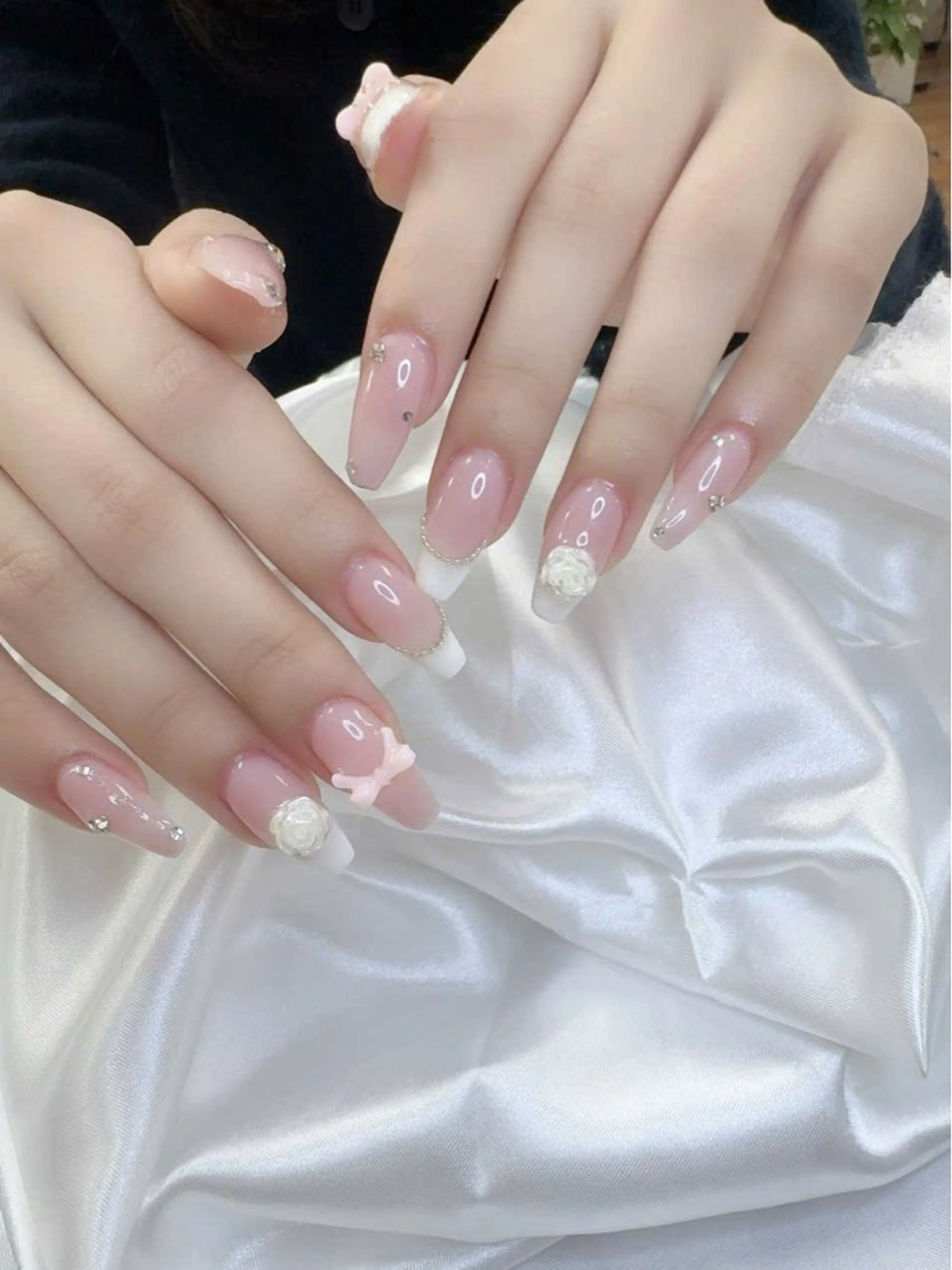 ネイル フレンチネイル グラデーション 韓国ネイル マグネットネイル ニュアンスネイル ハンドネイル ハンドケア Hara Nail 【パラジェル使用】のネイルデザイン