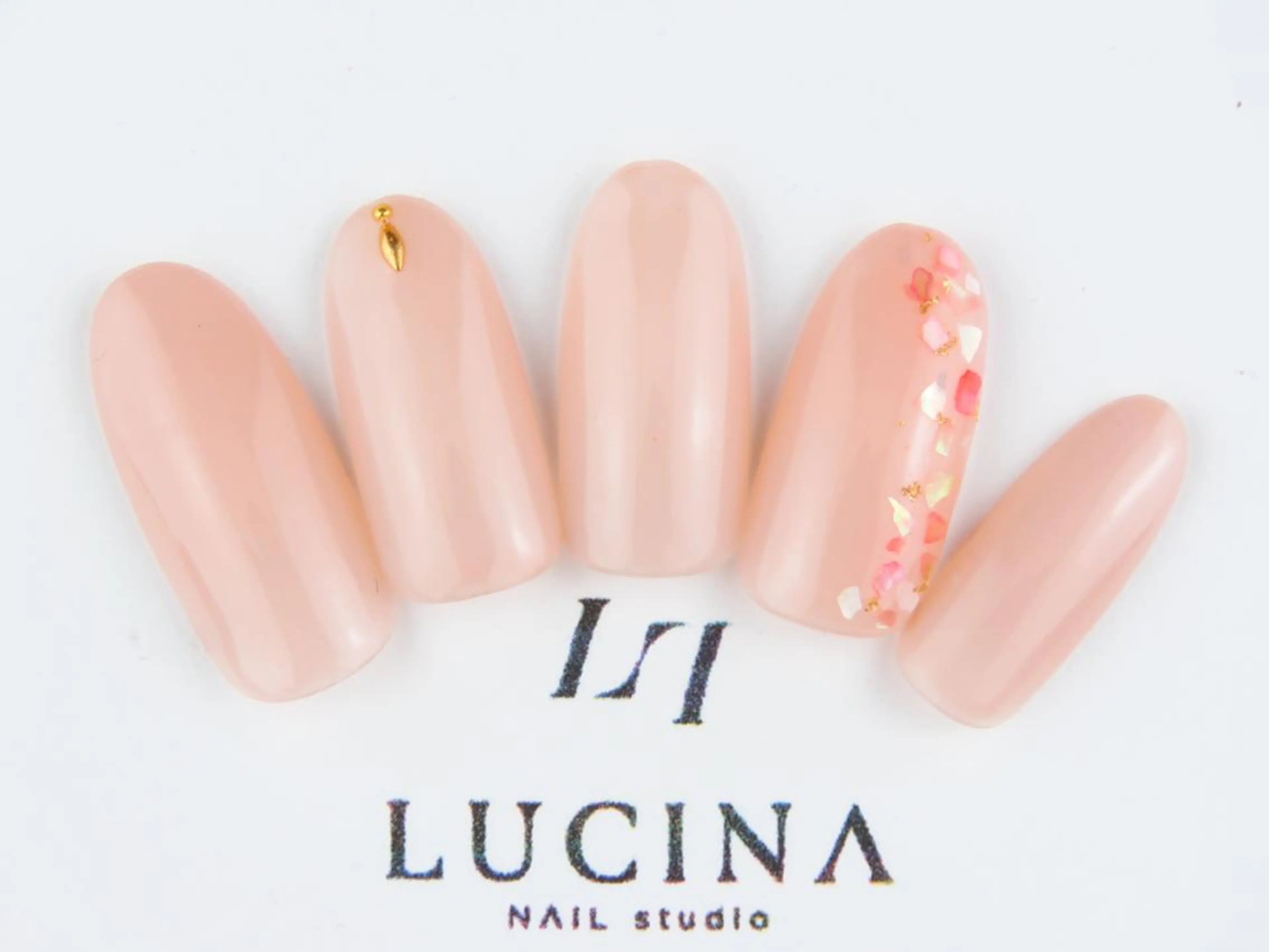 ネイル 新橋 ルキナ スタッフのネイルデザイン