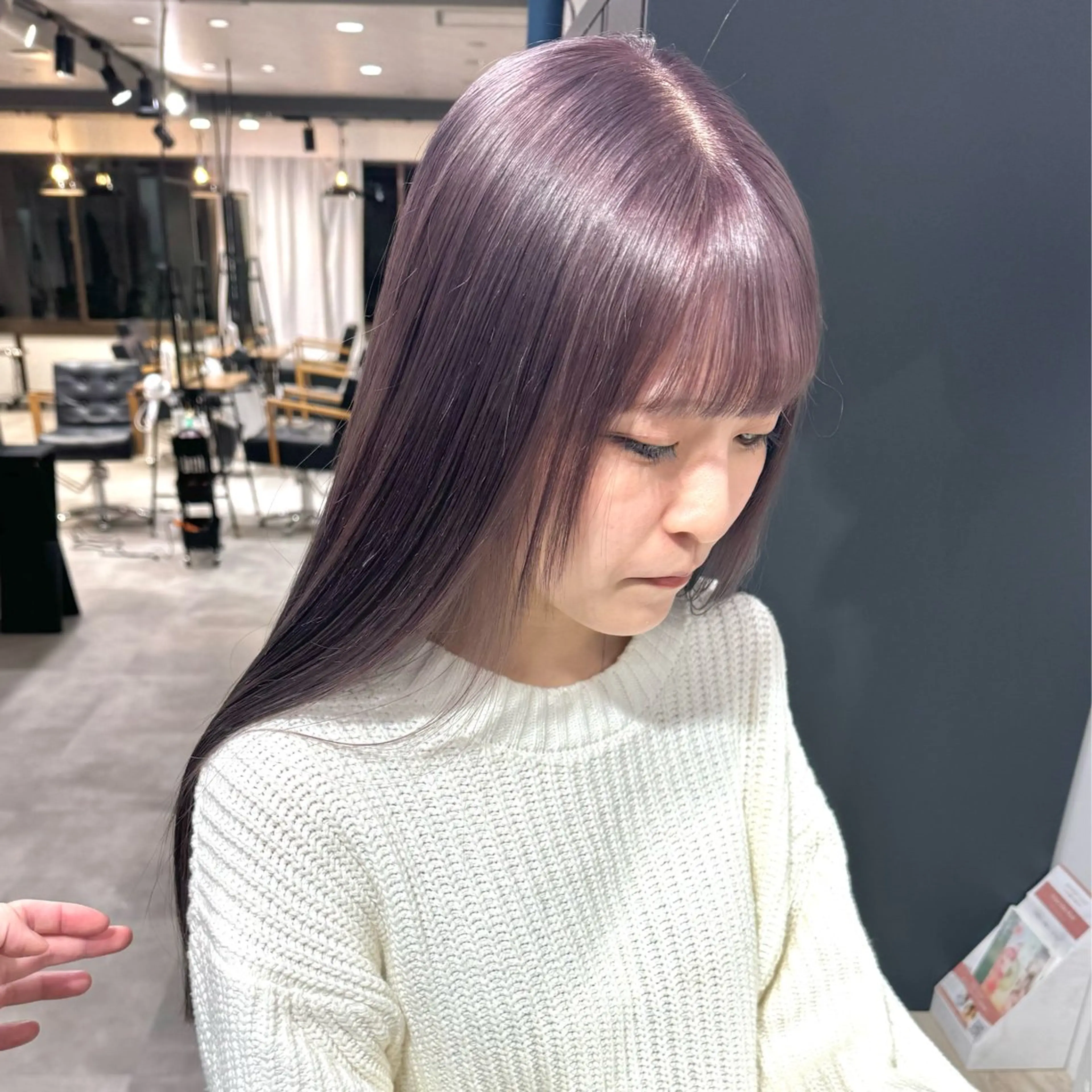 セミロング 切りっぱなしボブイヤ リングカラー清水隆央のヘアスタイル