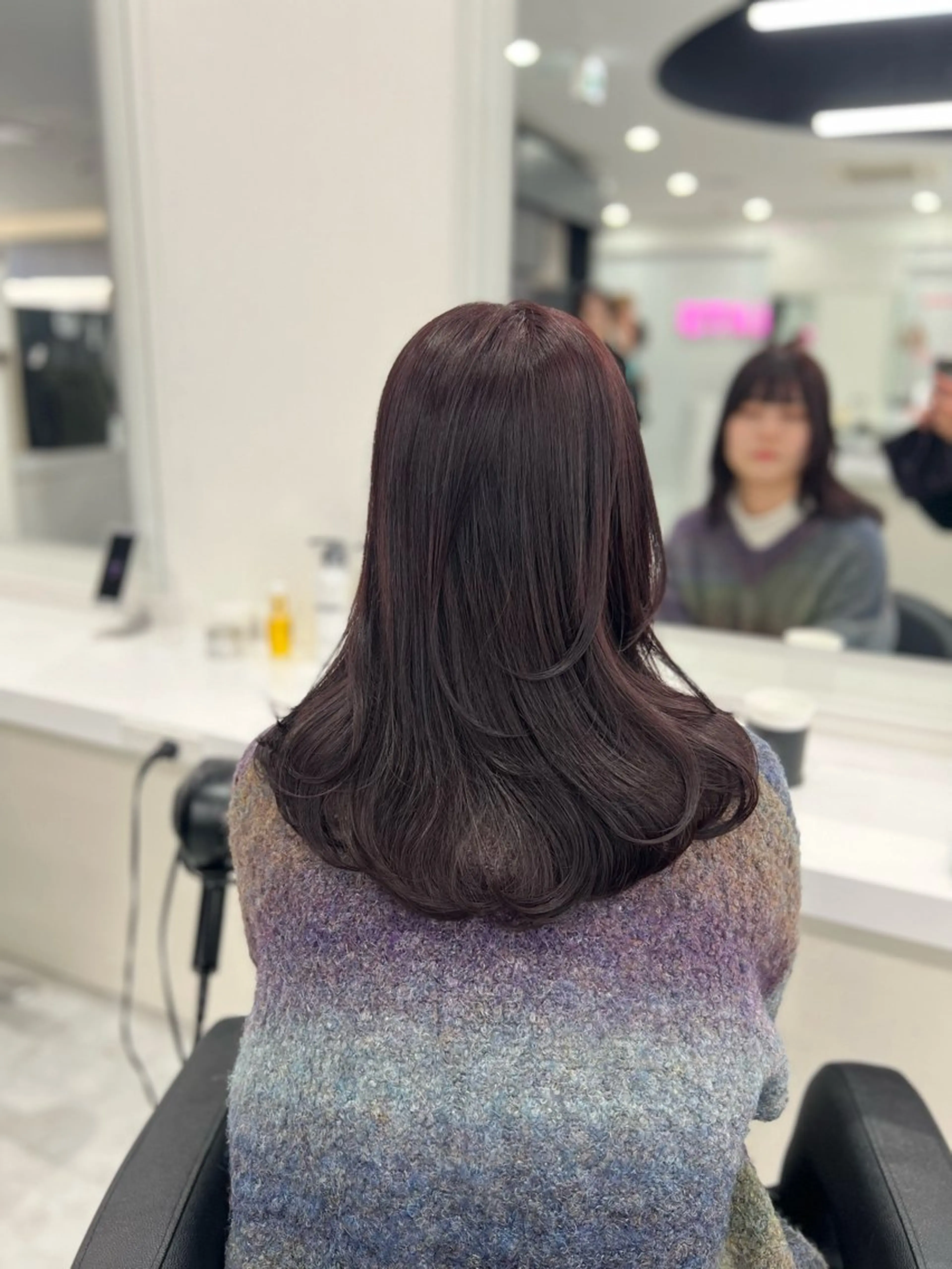 セミロング カラー オリーブカラー🫒 レイヤーカット✂︎のヘアスタイル