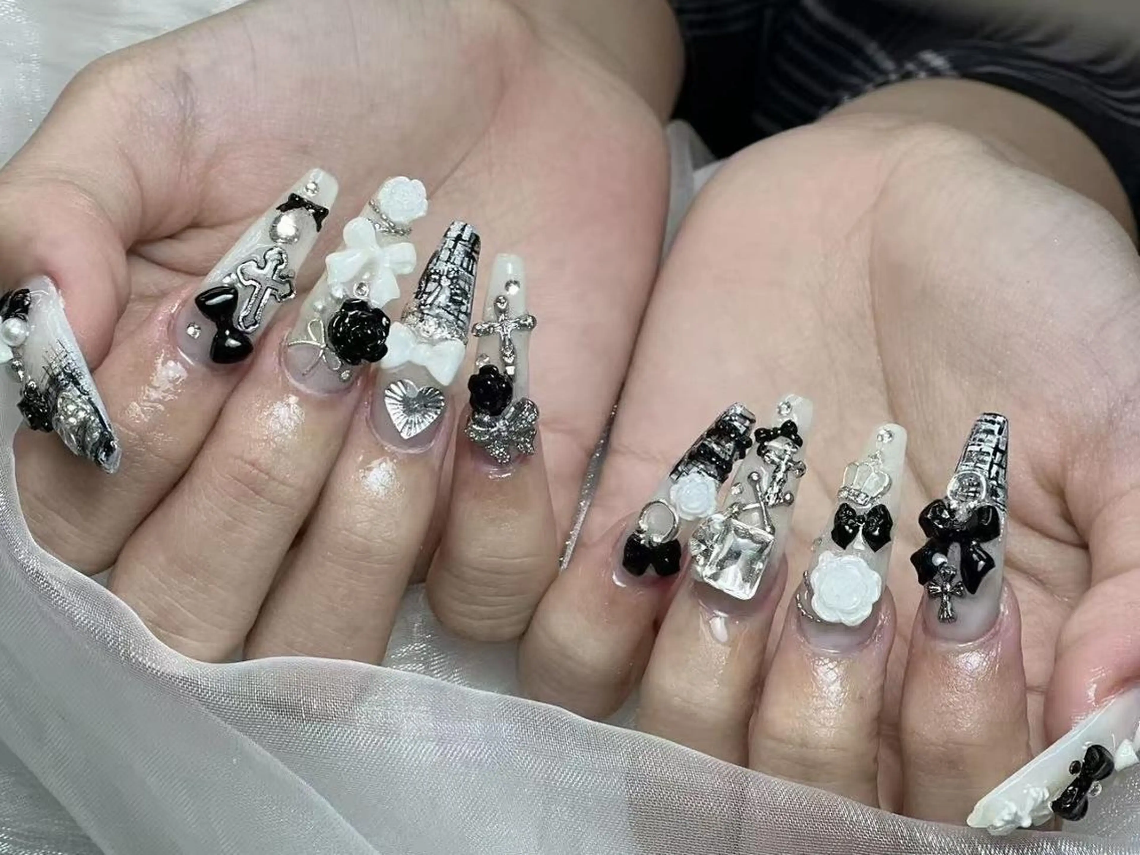 メンズ ネイル メンズ韓国風 アートネイル フレンチネイル ジェルネイル キラキラネイル Bloom kabukiのネイルデザイン