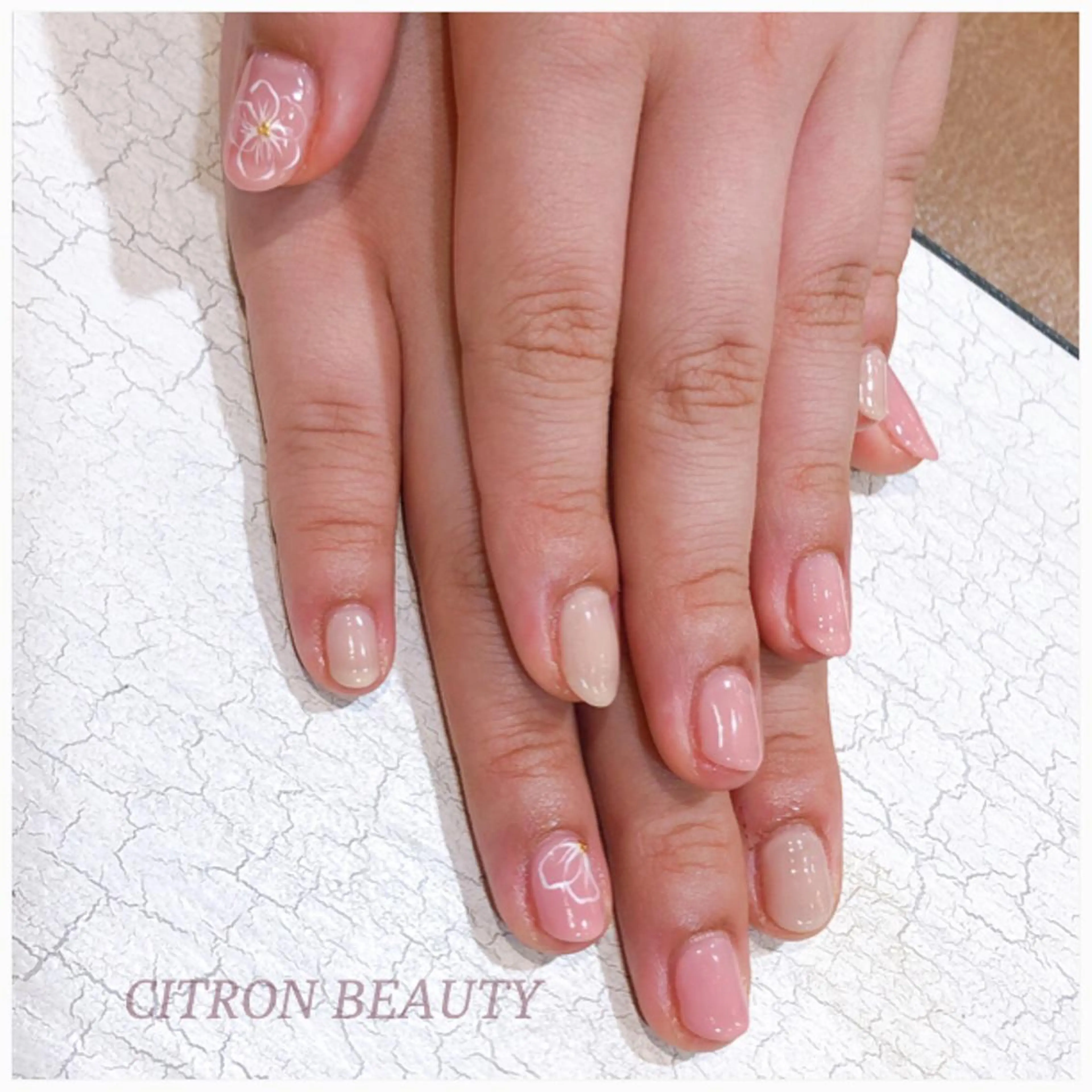 ネイル アートネイル フラワーネイル ジェルネイル ワンカラーネイル シンプルネイル CITRON NAIL💅練習生のネイルデザイン