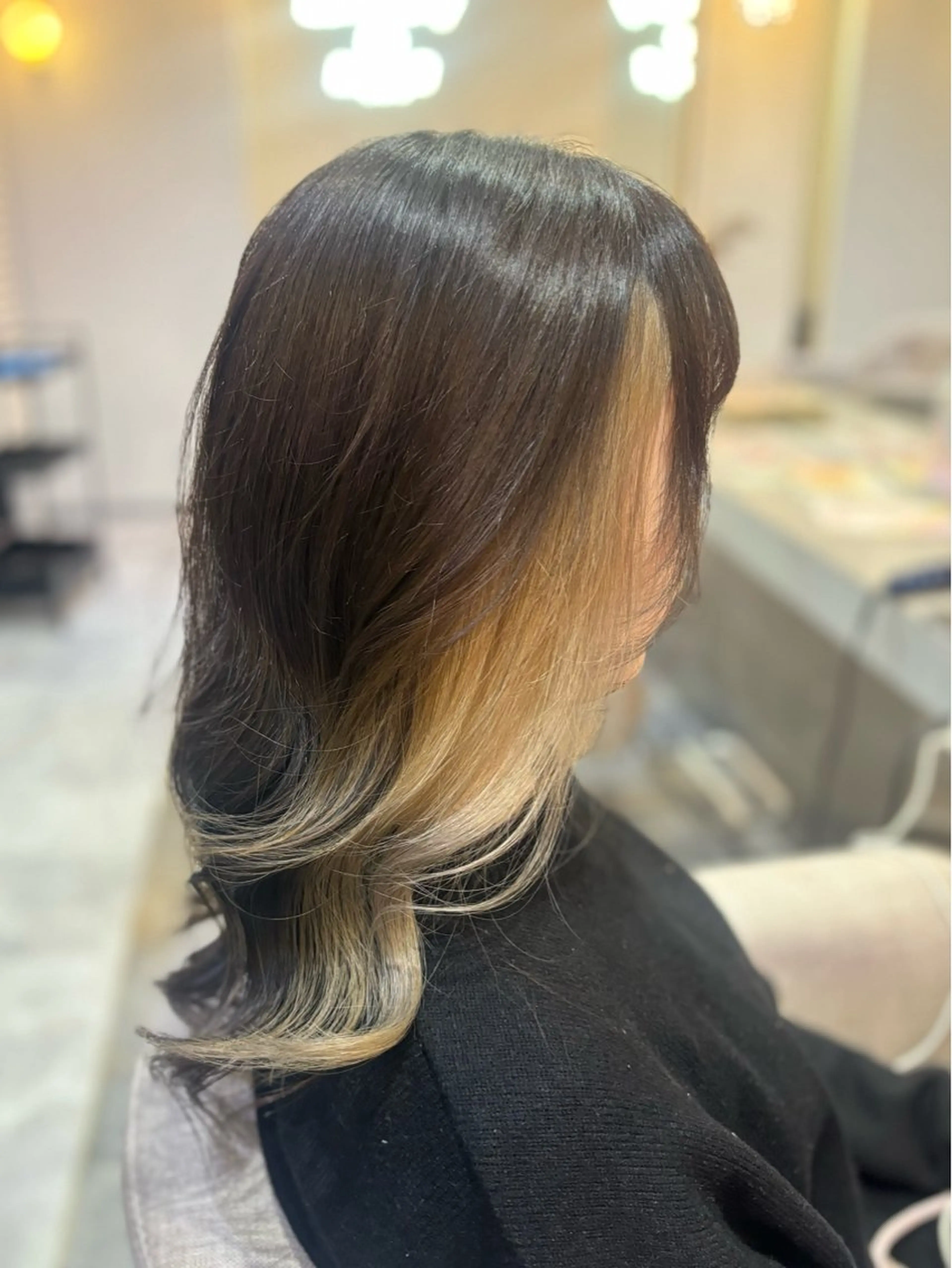 セミロング カラー ヘアカラー 🐈‍⬛momo🐾 ダブルカラーのヘアスタイル