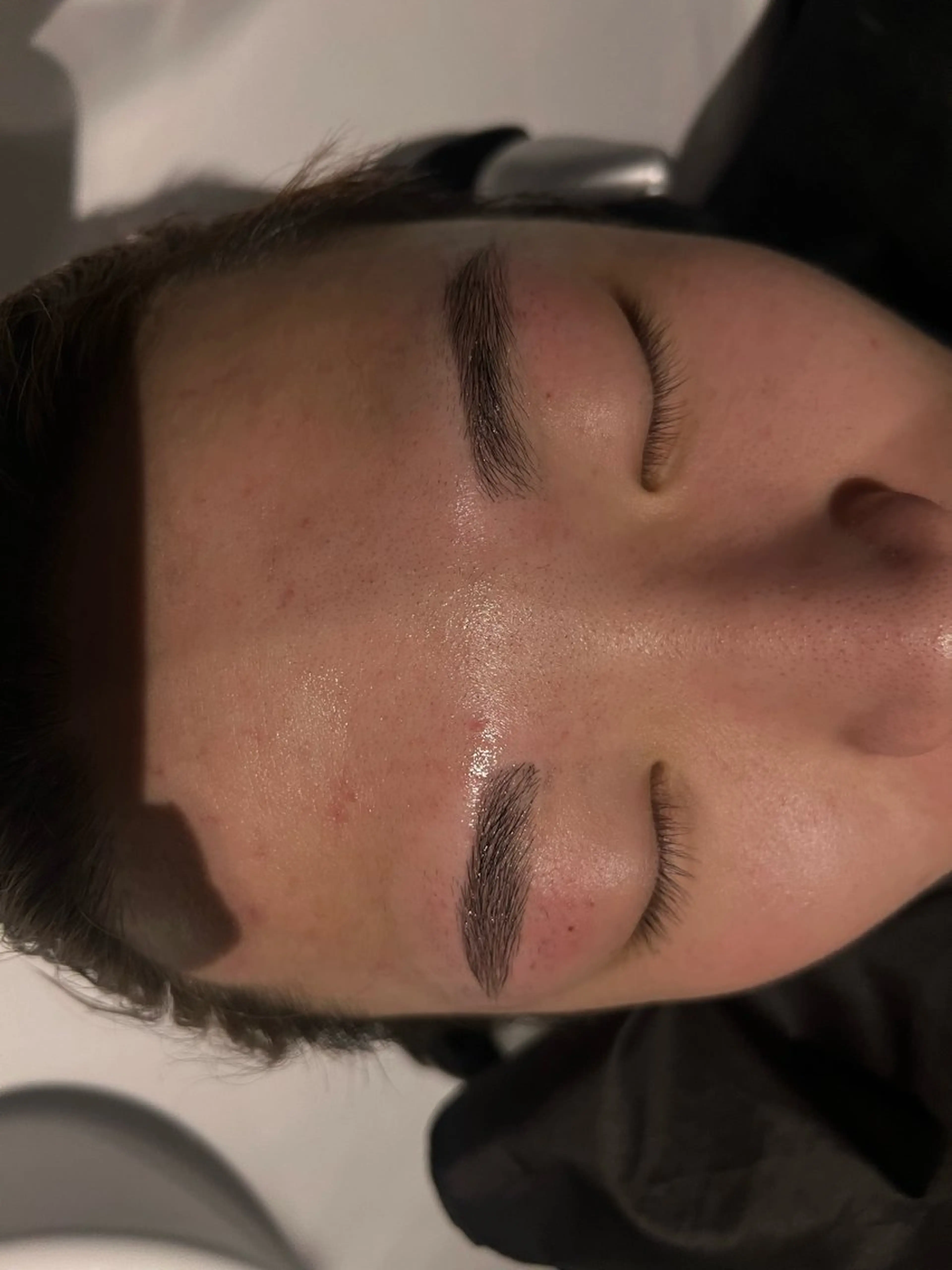 アイブロウ ワックス脱毛 艶カラー×デザイン カラー特化/値賀大樹のヘアスタイル