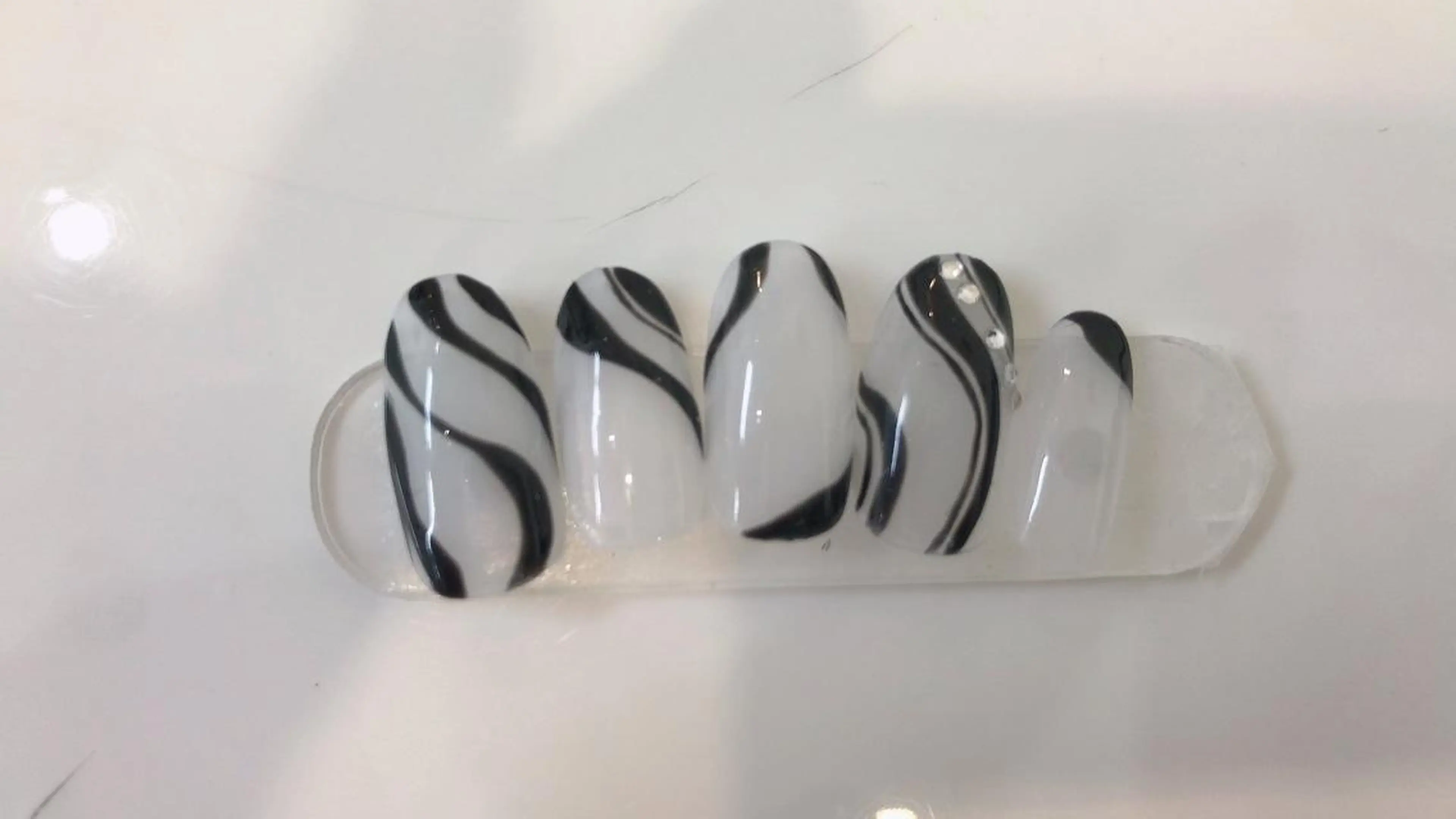 ネイル フラッシュネイル フットネイル フレンチネイル ジェルネイル ガラスフレンチ brilliant s.kのネイルデザイン