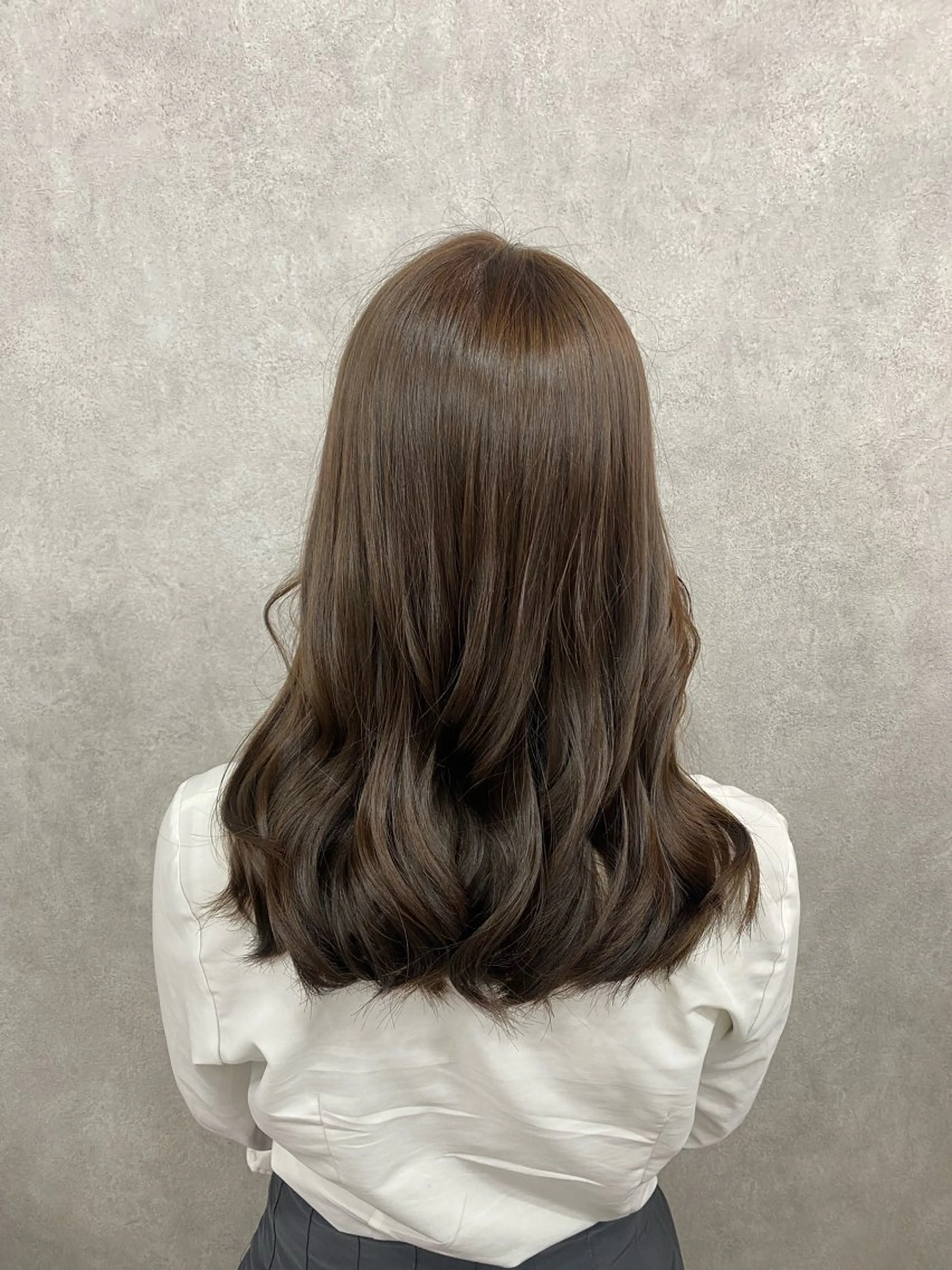 ロング 🩶西 雪乃/透明感 くすみカラー🫧のヘアスタイル