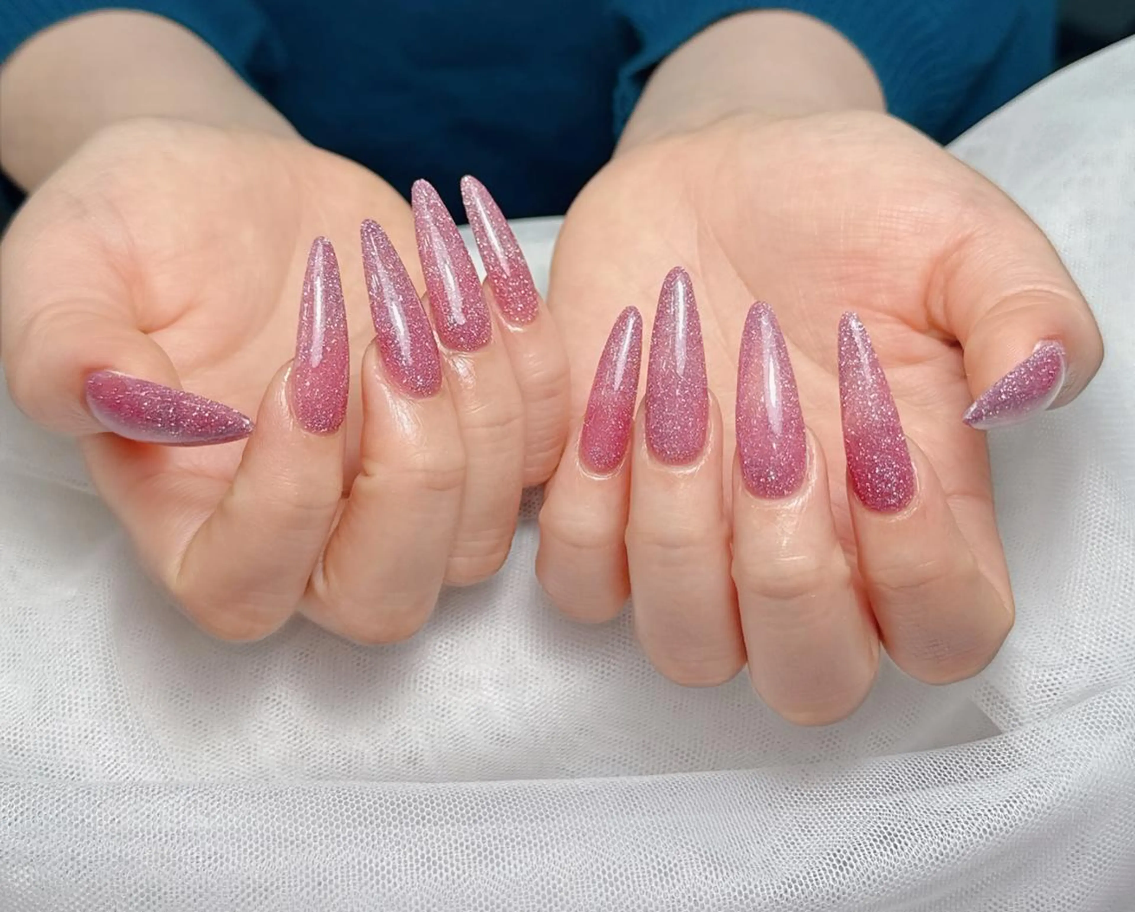 ロング カラー ベージュカラー グラデーションカラー ピンクカラー 韓国風ヘア ハンドネイル Bling Salonのネイルデザイン