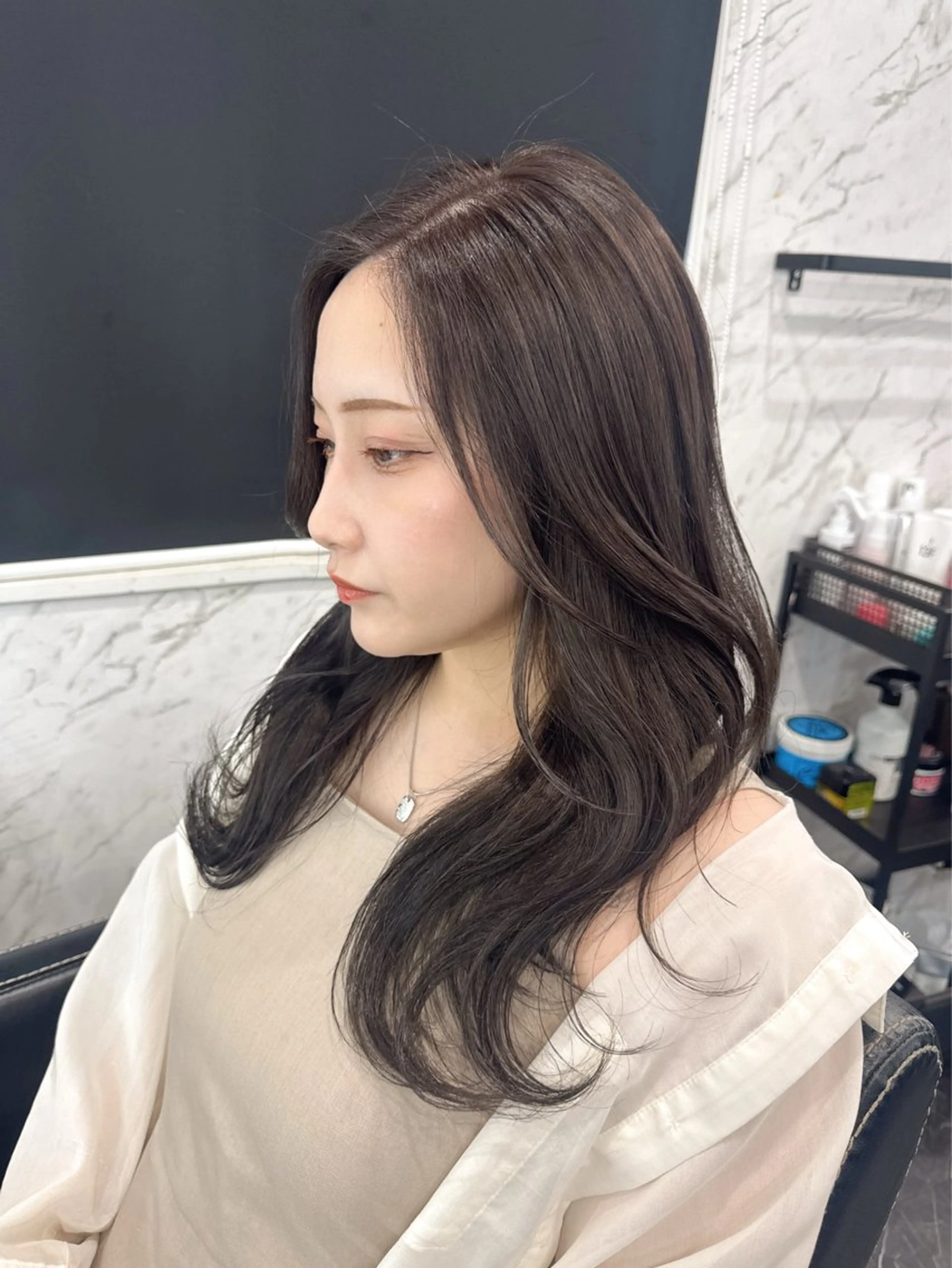 【韓国風♡】レイヤーカット+うる艶ワンカラー+ダメージケアトリートメントの写真