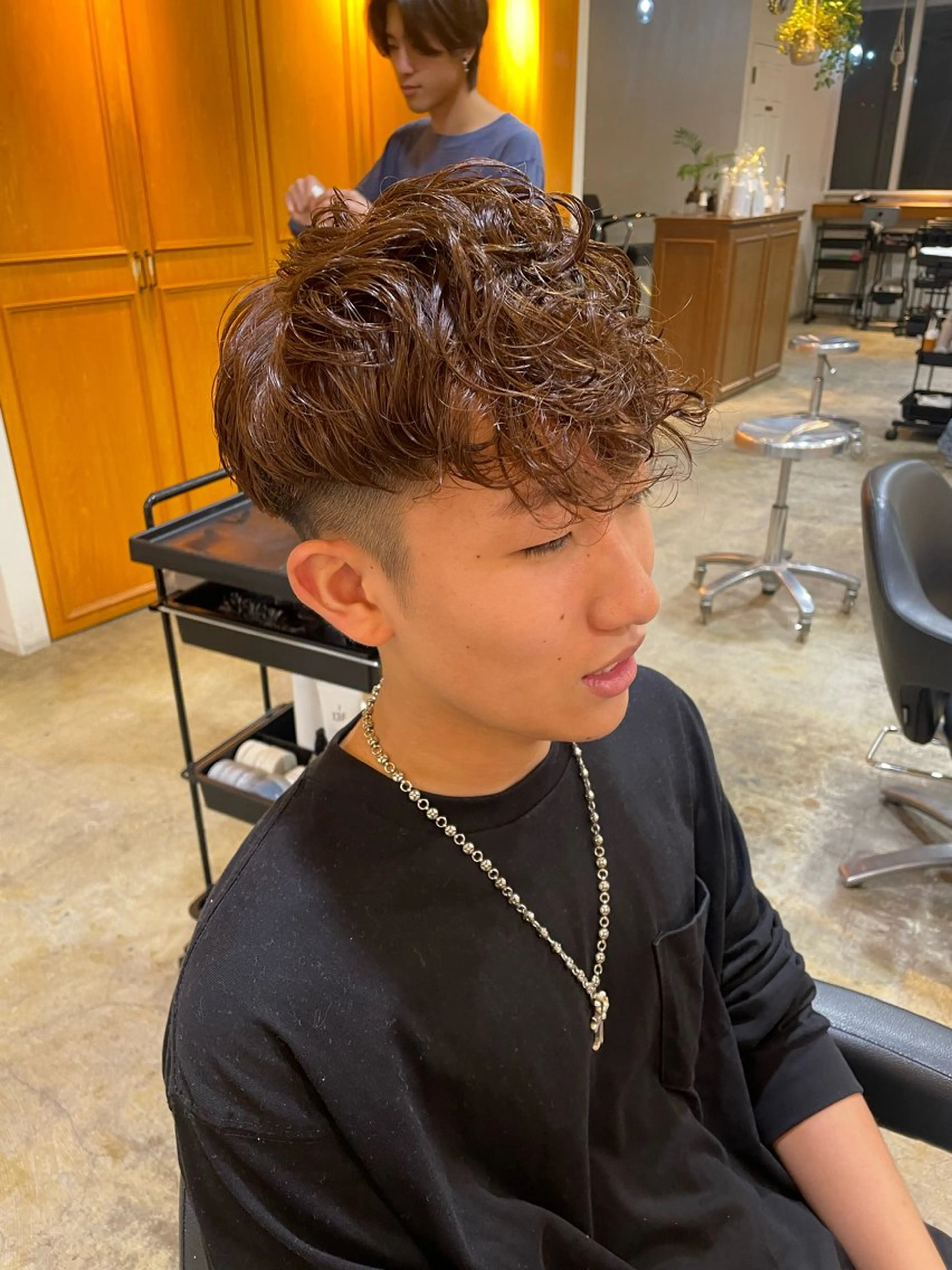 ミディアム パーマ メンズ RIN／韓国ヘア レイヤーカットのヘアスタイル